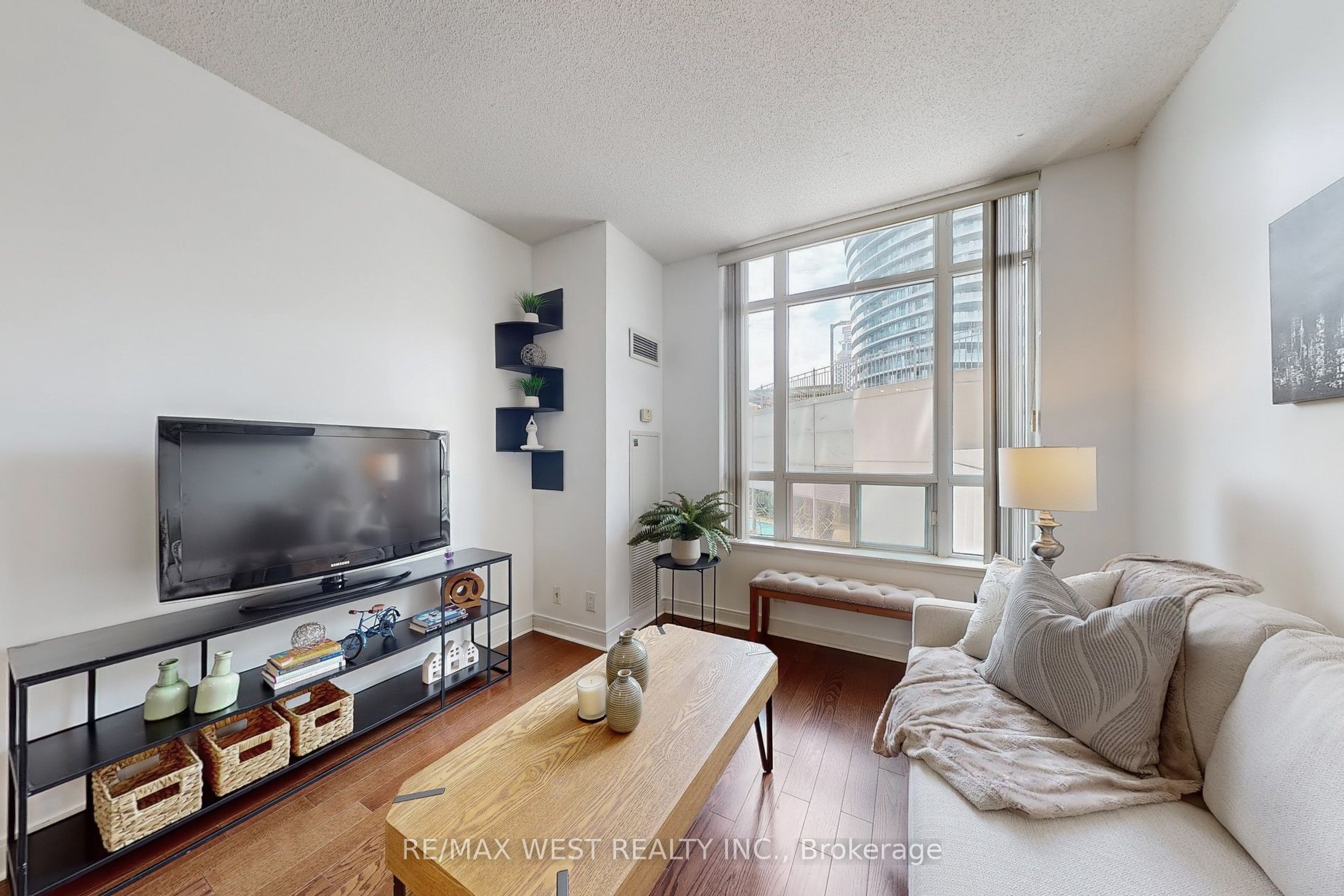 80 Absolute Avenue 206 Property Photo 10