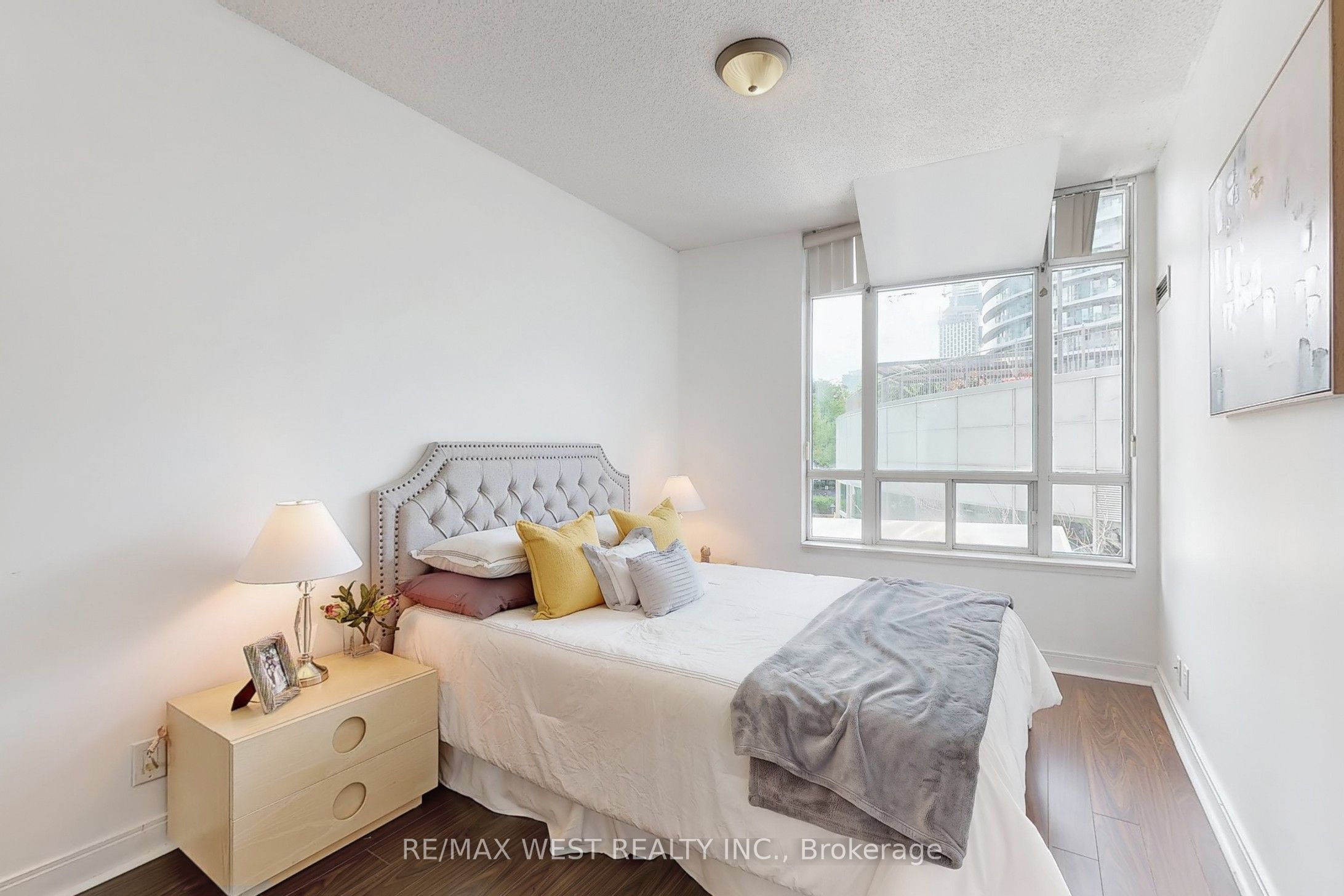 80 Absolute Avenue 206 Property Photo 11