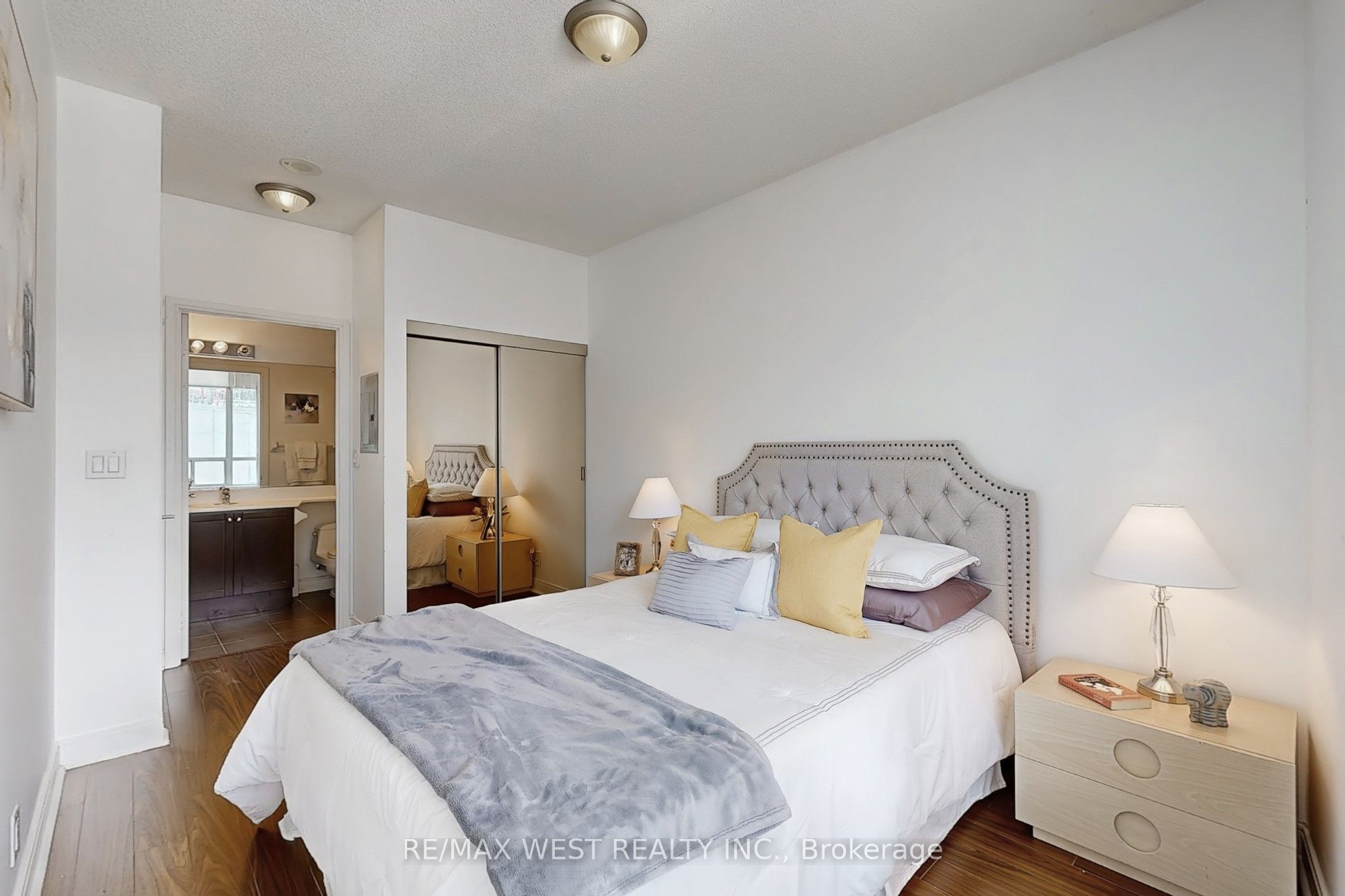 80 Absolute Avenue 206 Property Photo 12