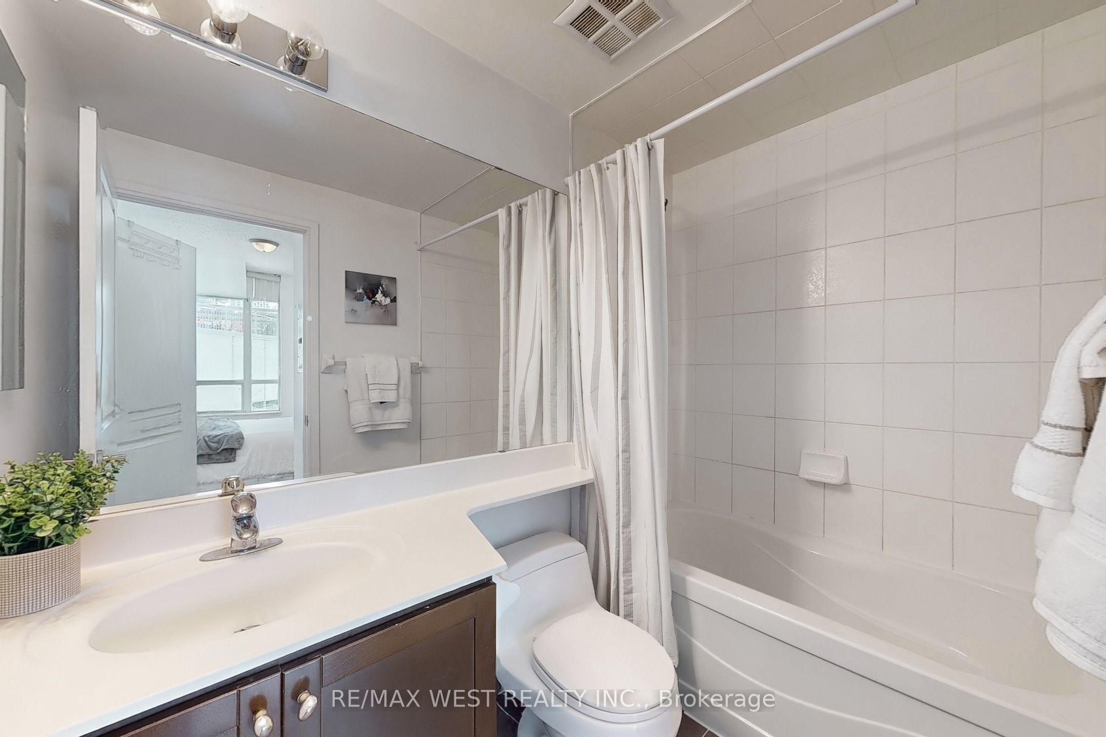 80 Absolute Avenue 206 Property Photo 13
