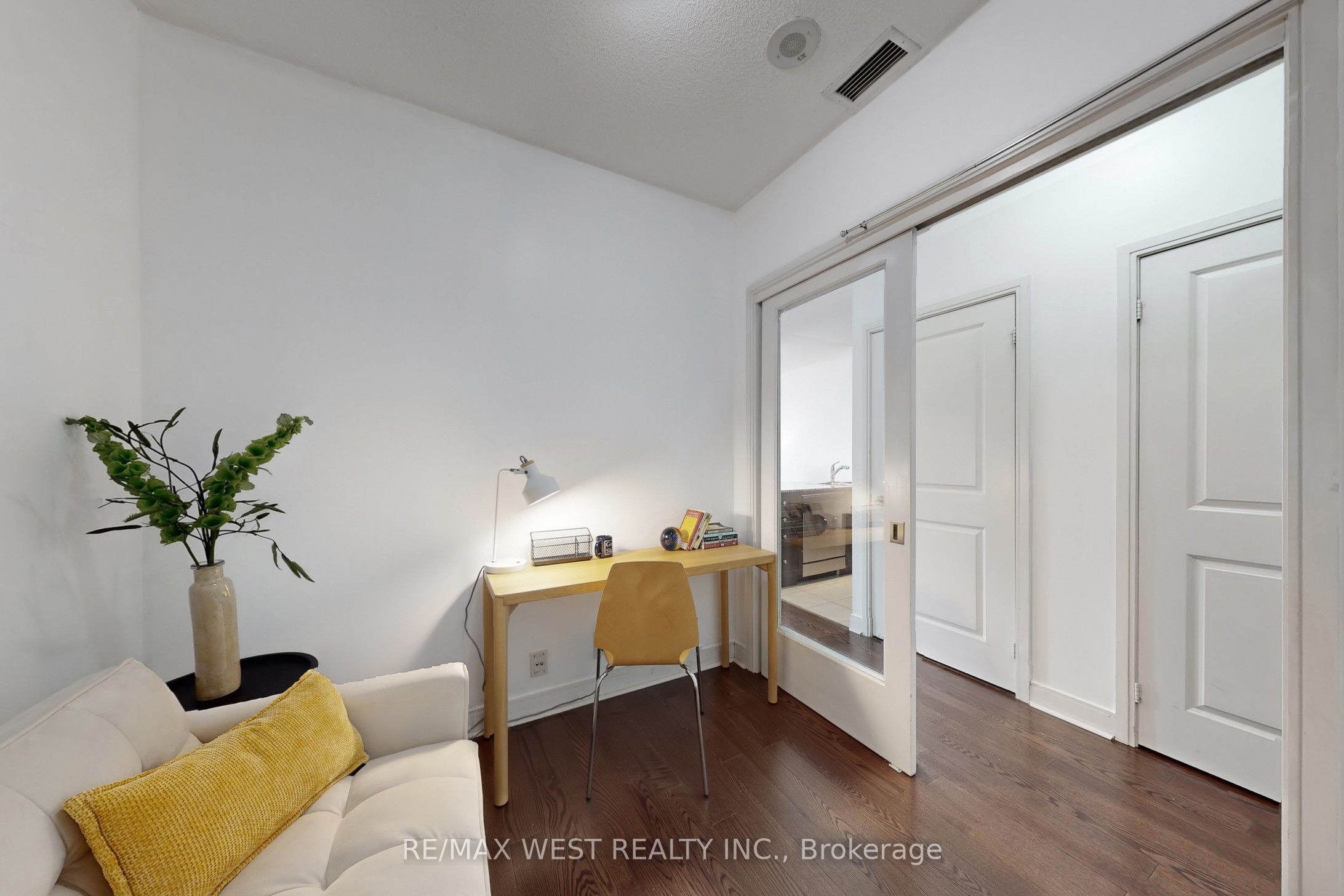 80 Absolute Avenue 206 Property Photo 14