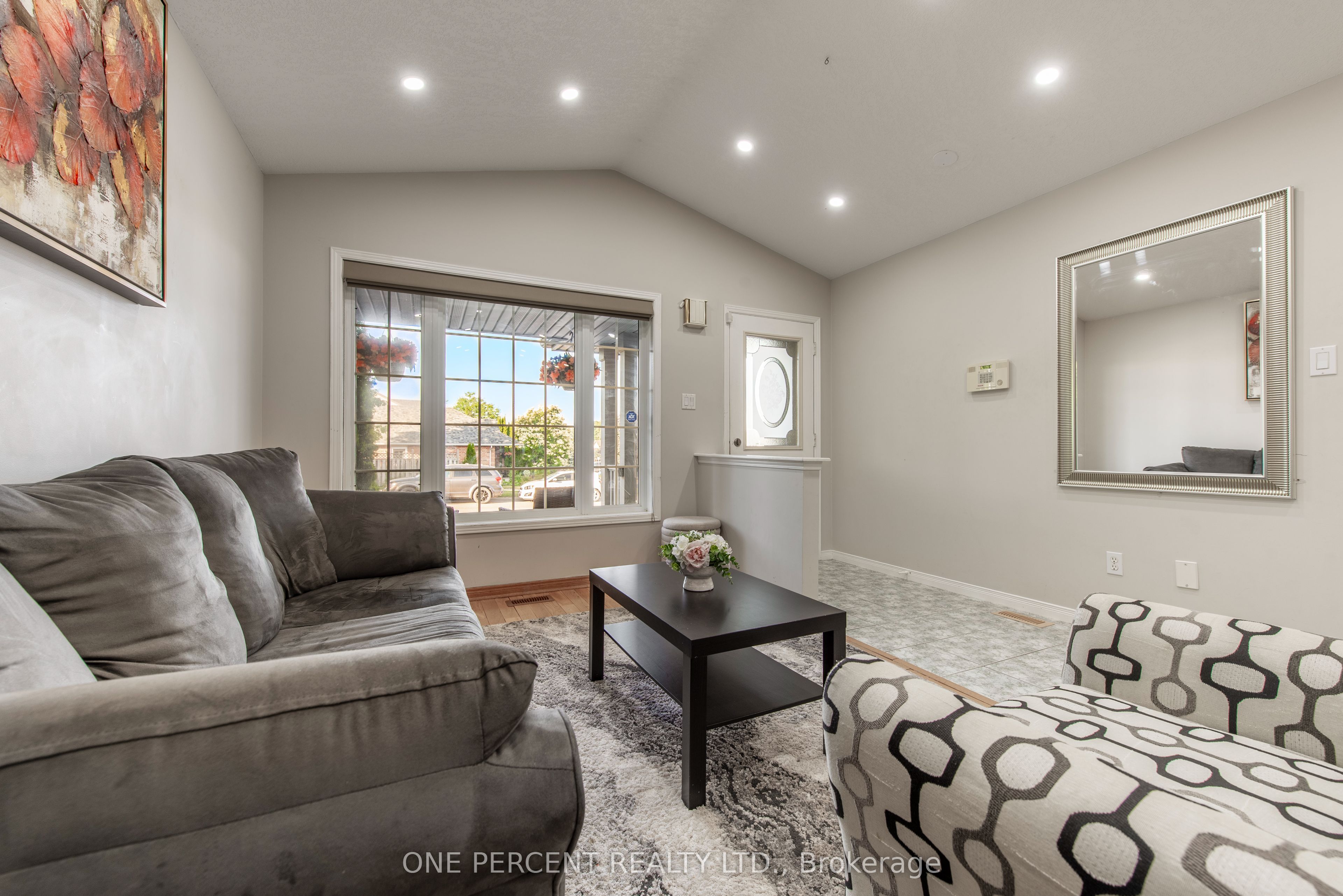 53 Biscayne Crescent Property Photo 7
