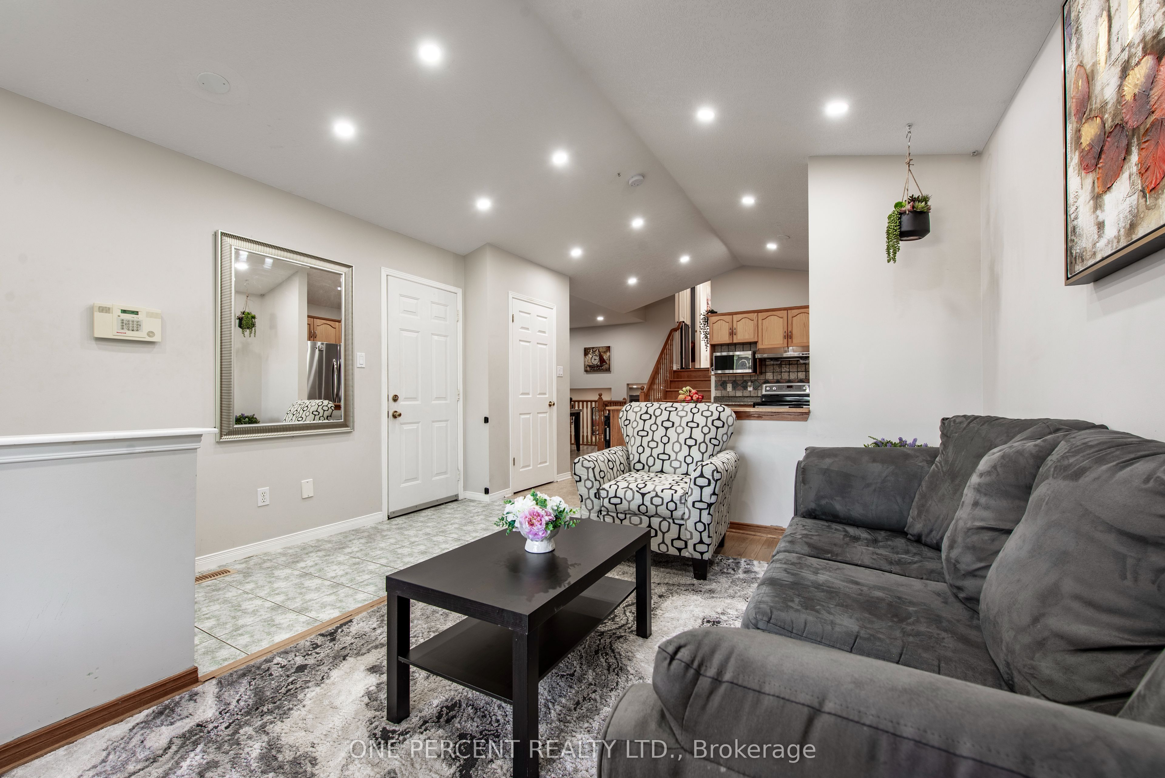 53 Biscayne Crescent Property Photo 8