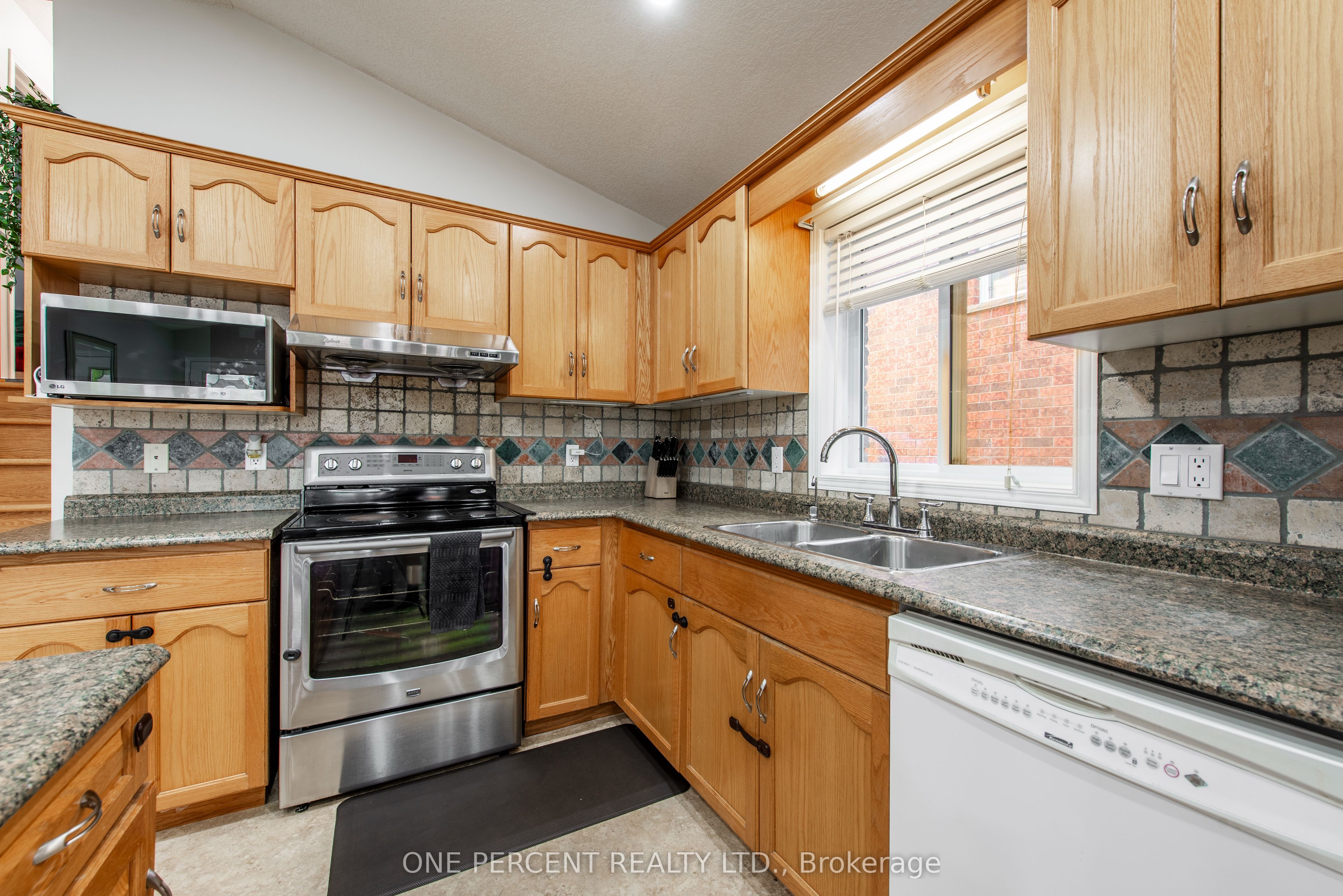 53 Biscayne Crescent Property Photo 11