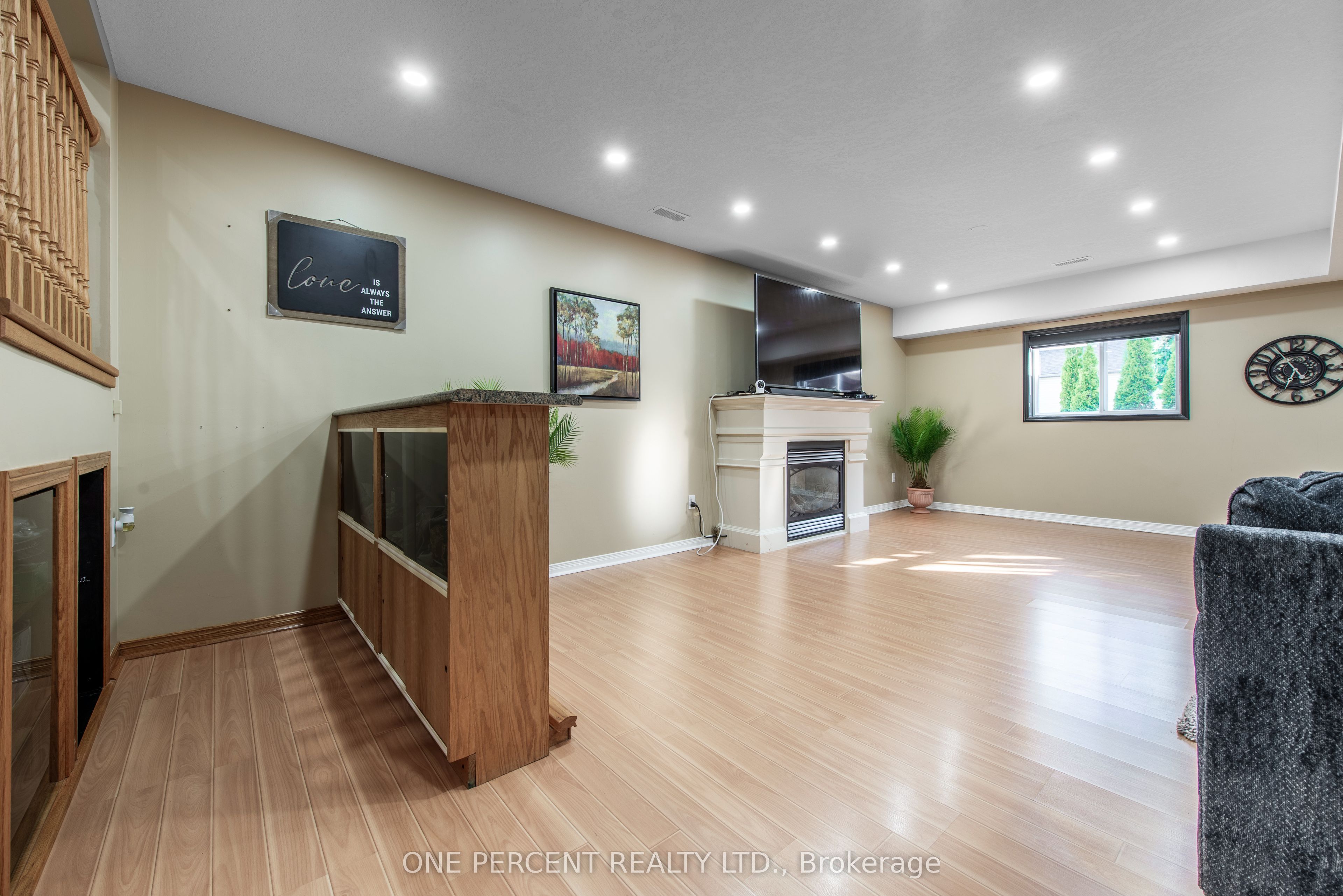 53 Biscayne Crescent Property Photo 24