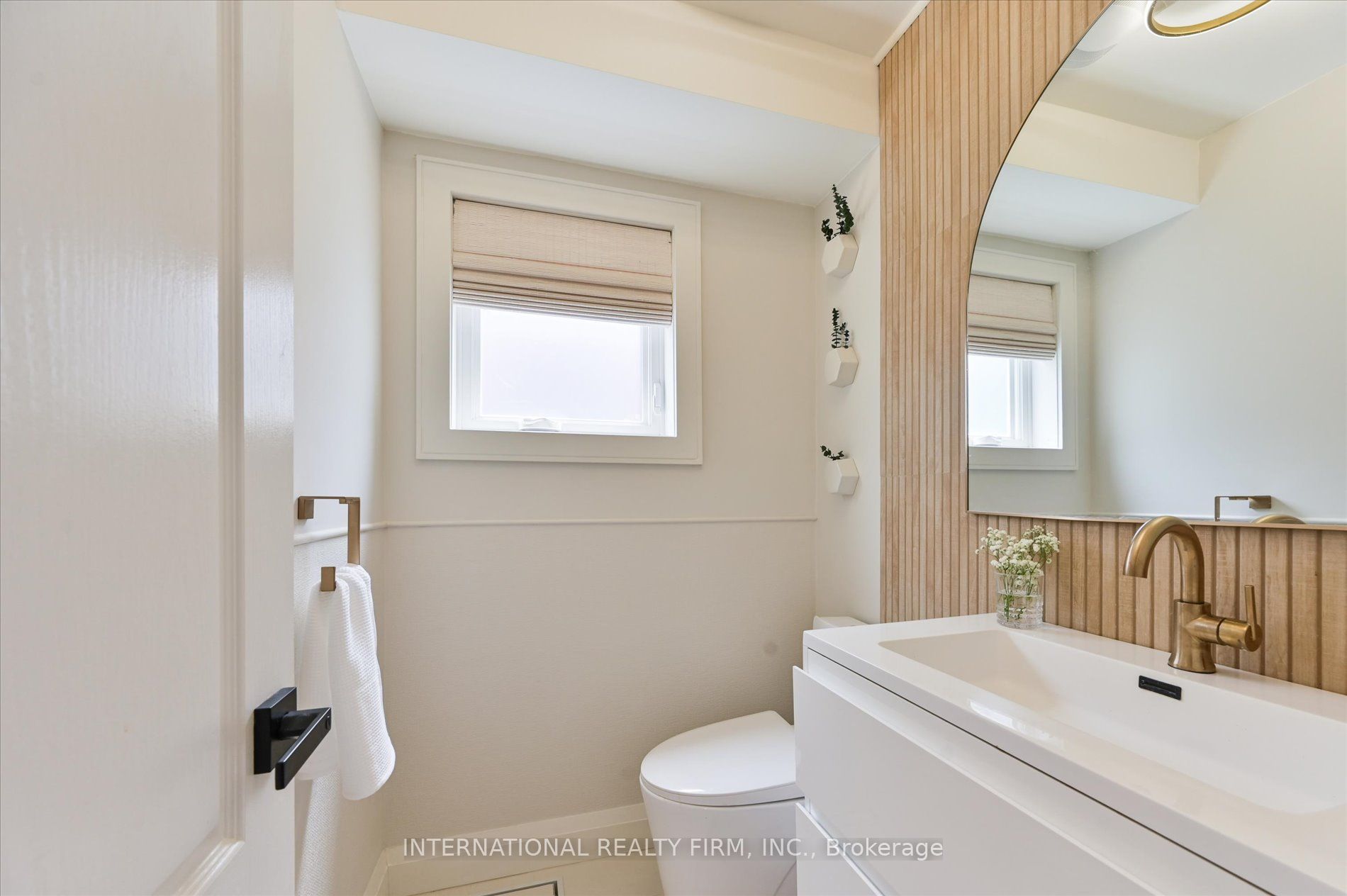 7337 Sandhurst Drive Property Photo 6