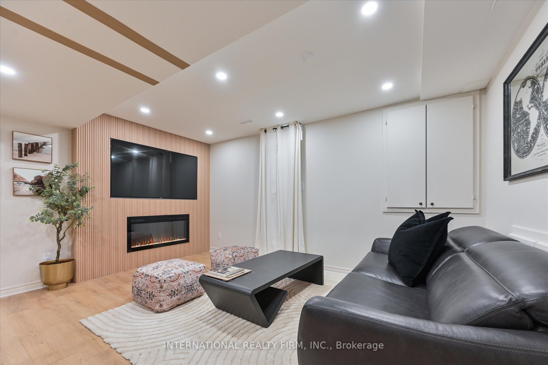 7337 Sandhurst Drive Property Photo 14