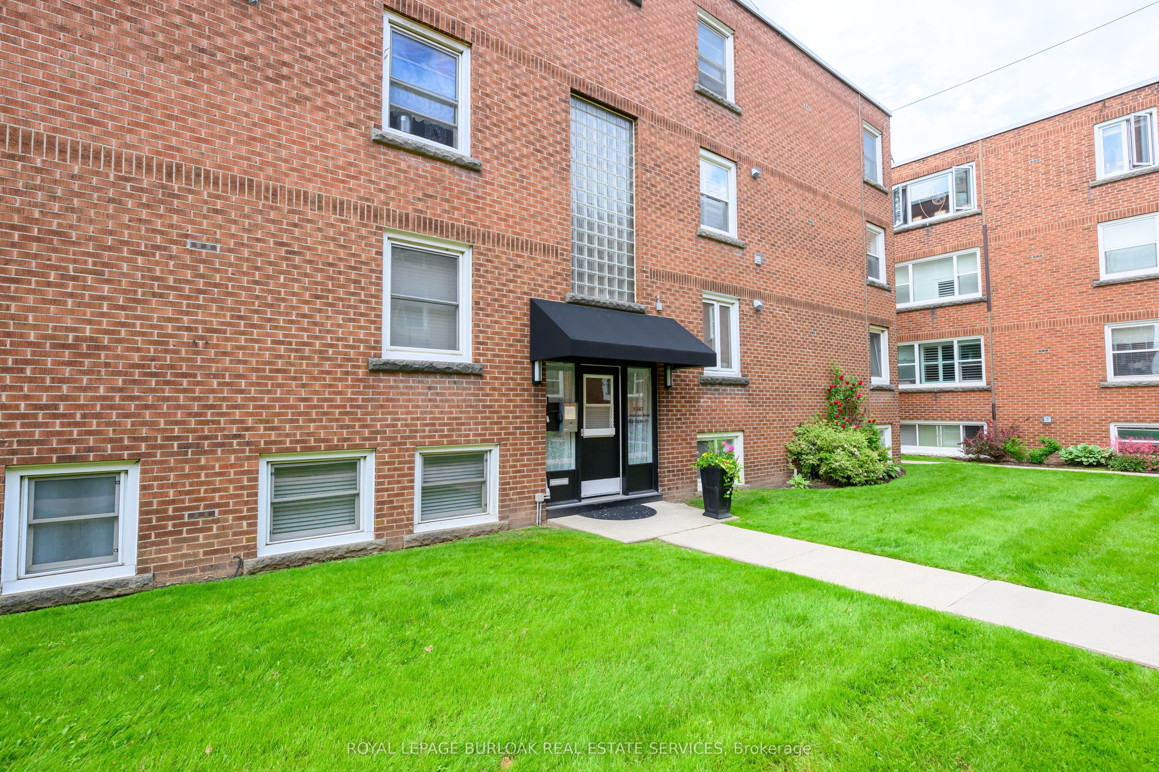 1347 Lakeshore Road 24 Property Photo 12