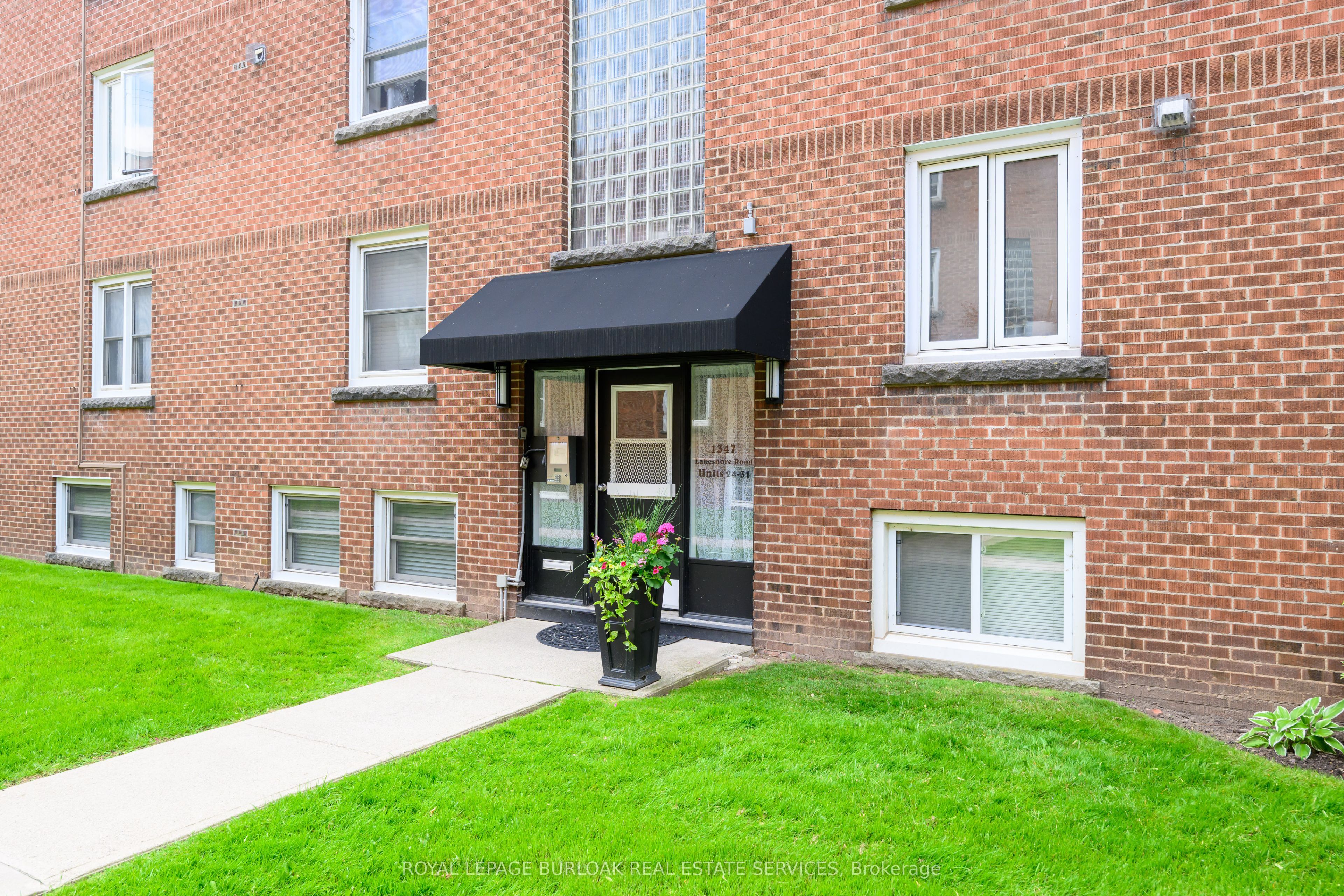 1347 Lakeshore Road 24 Property Photo 13