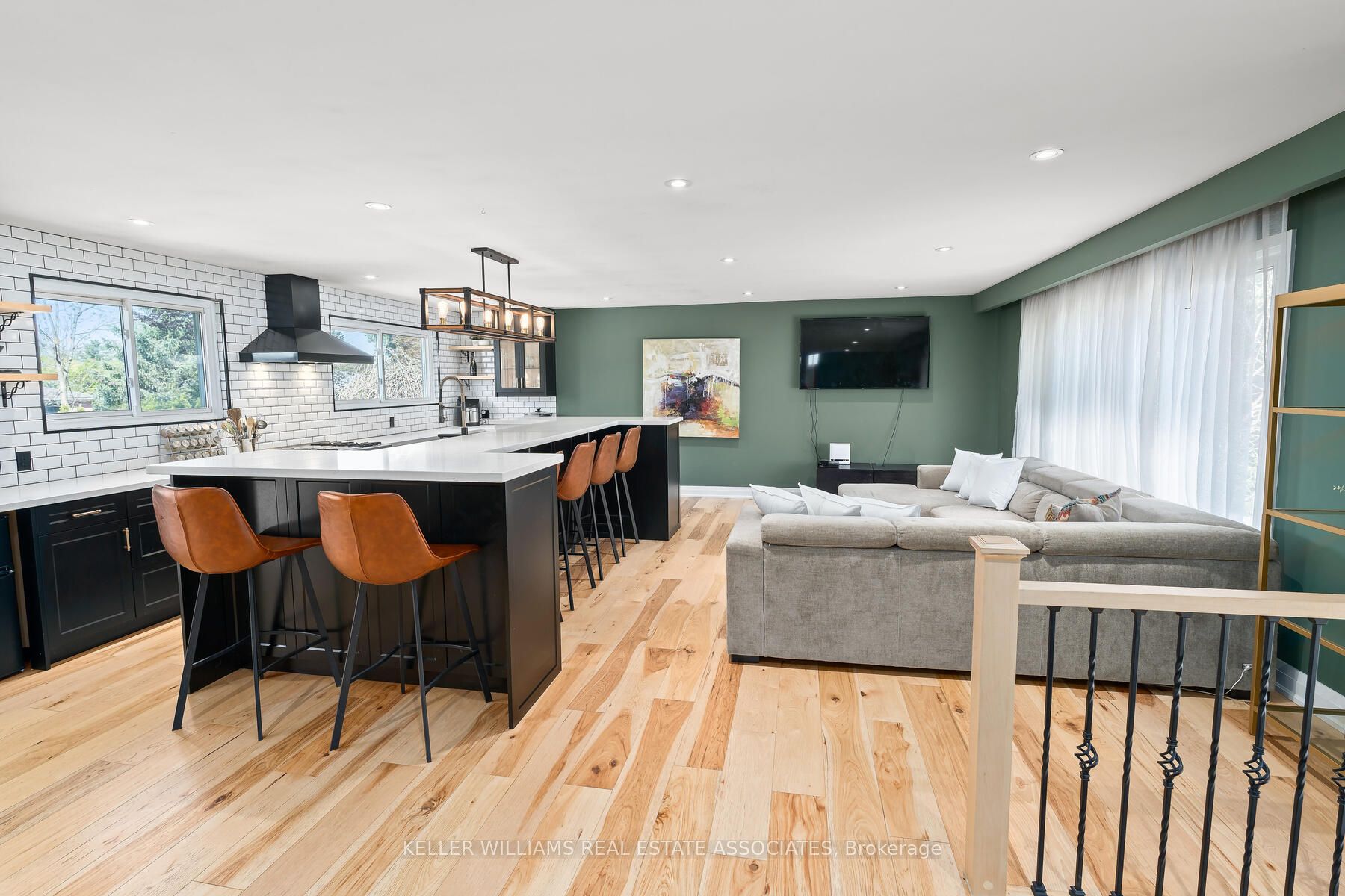 102 Moore Park Crescent Property Photo 7