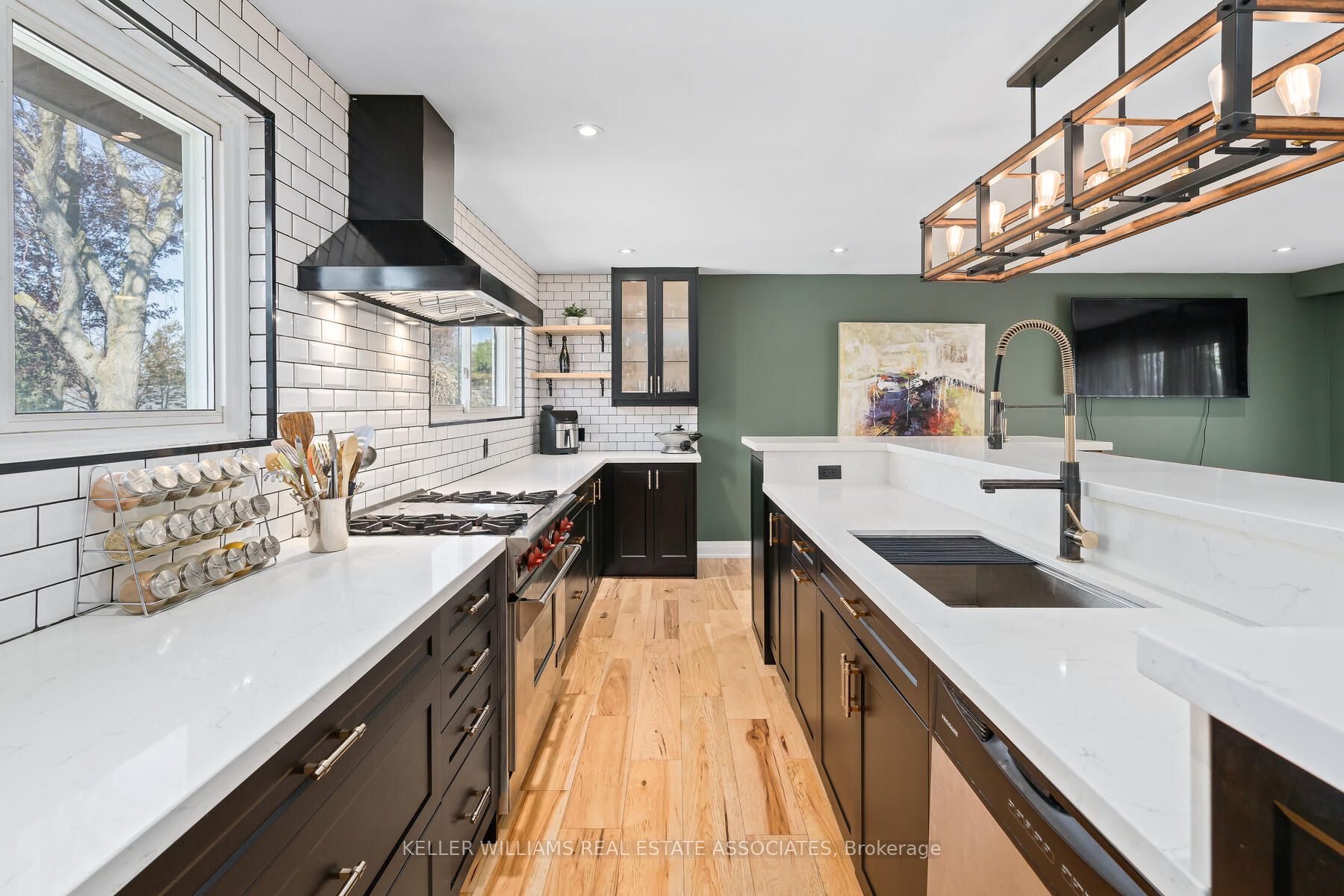 102 Moore Park Crescent Property Photo 12