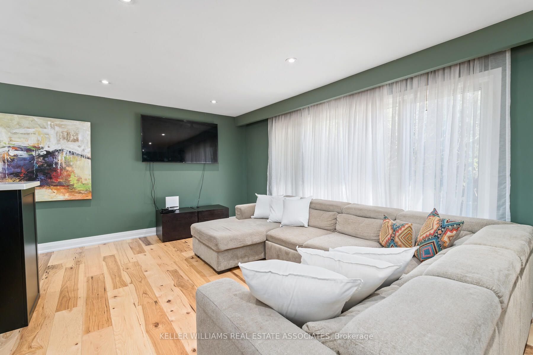 102 Moore Park Crescent Property Photo 15