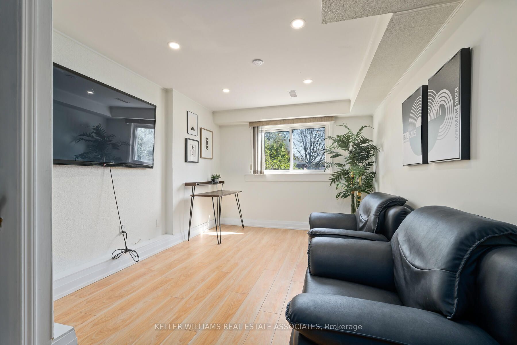 102 Moore Park Crescent Property Photo 26