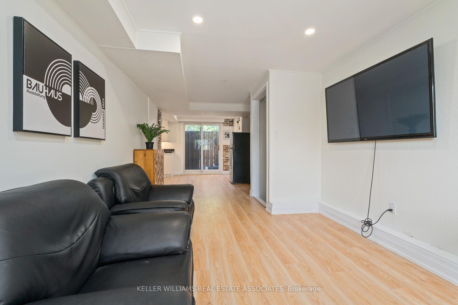 102 Moore Park Crescent Property Photo 27