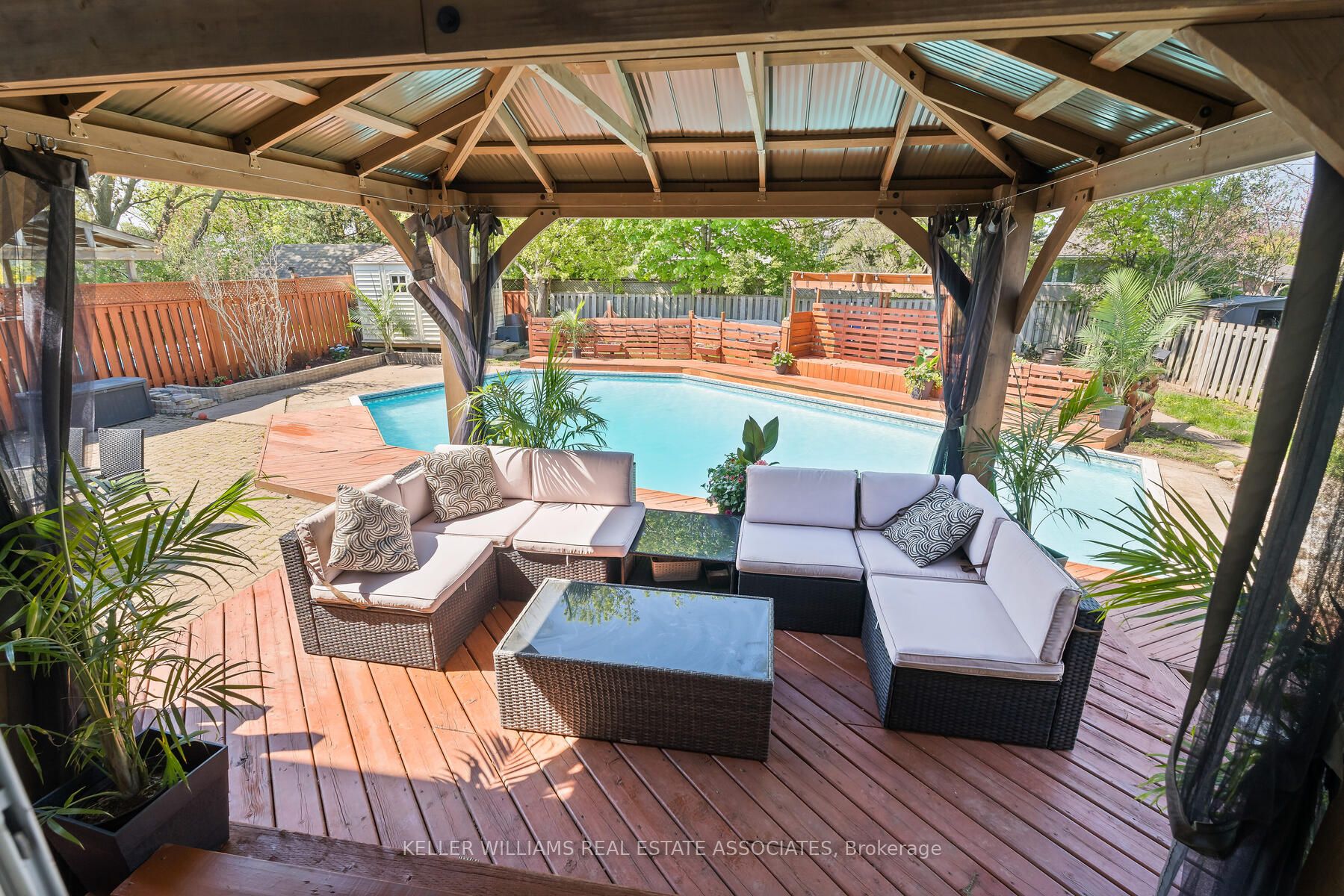 102 Moore Park Crescent Property Photo 37