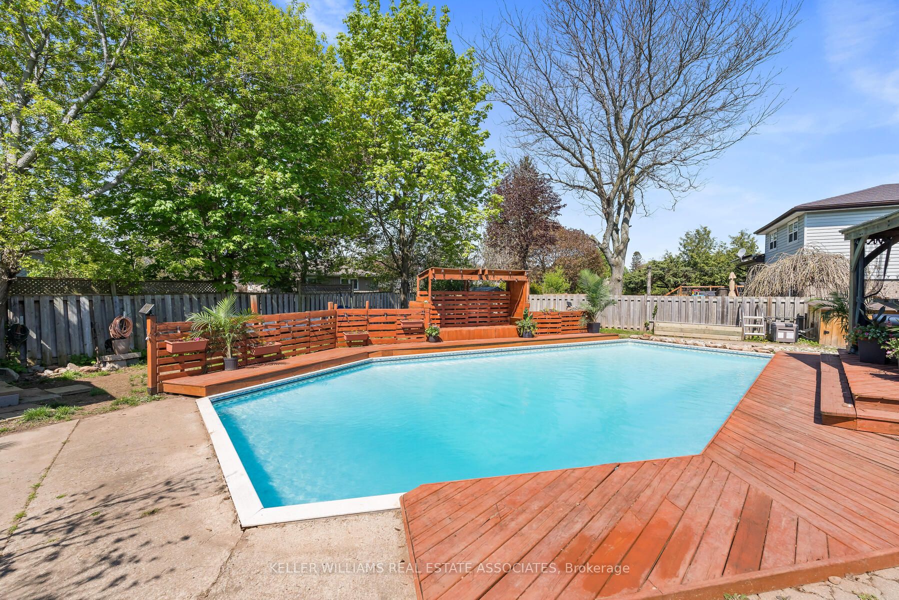 102 Moore Park Crescent Property Photo 41
