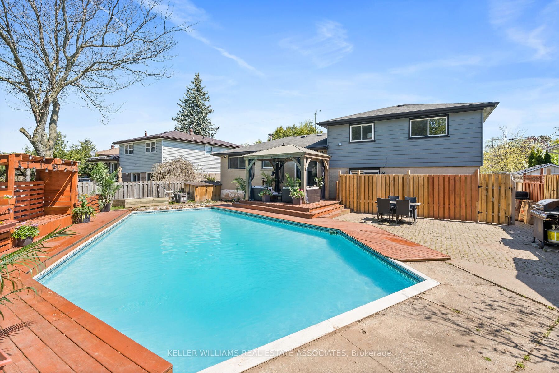 102 Moore Park Crescent Property Photo 42