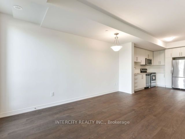 #4 - 2205 Lillykin Street Property Photo 5