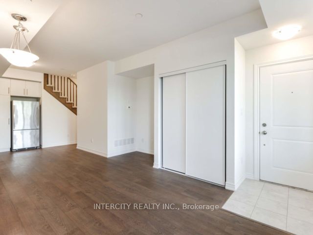 #4 - 2205 Lillykin Street Property Photo 6