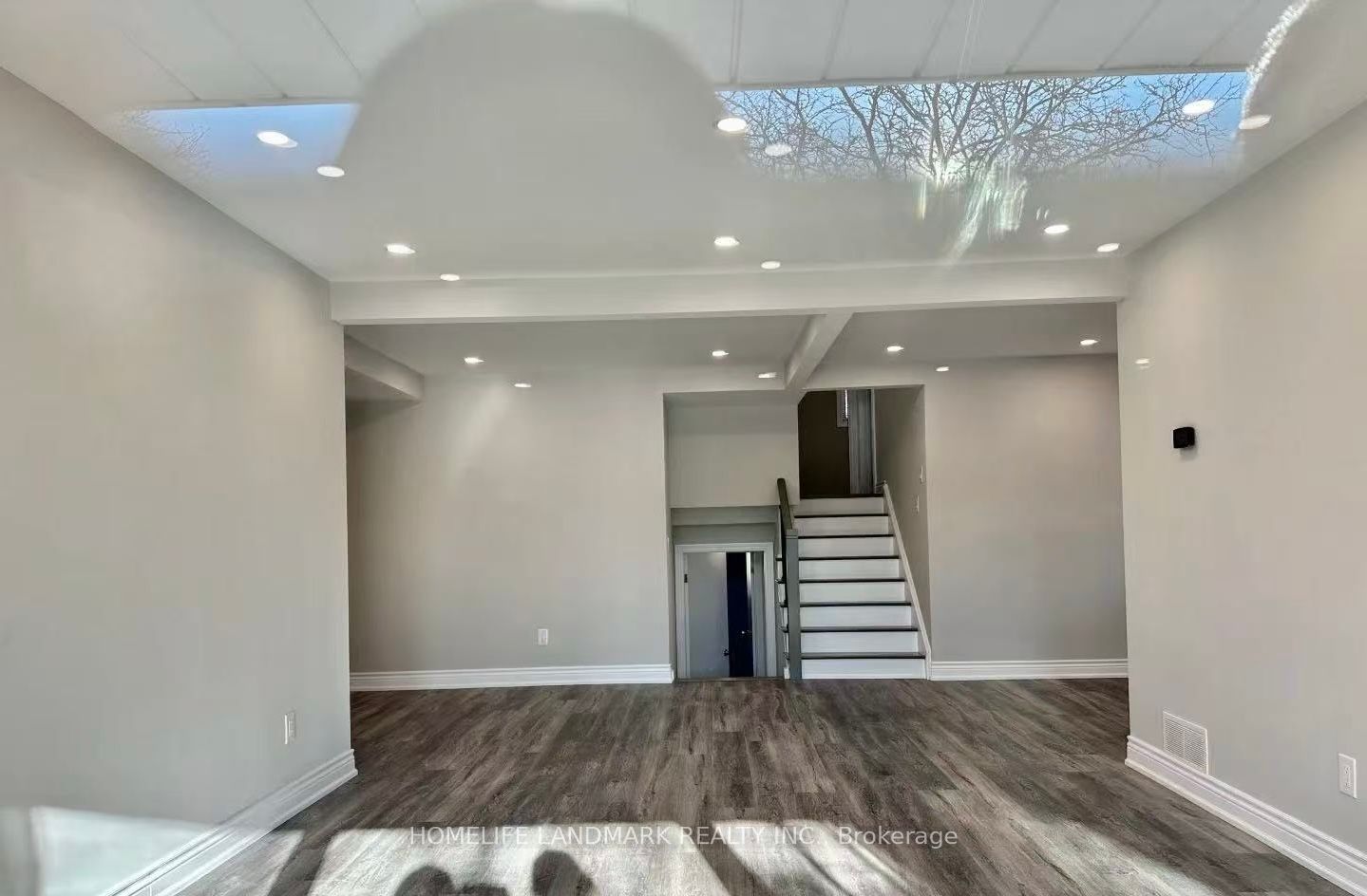 2421 Speyside Drive Property Photo 1