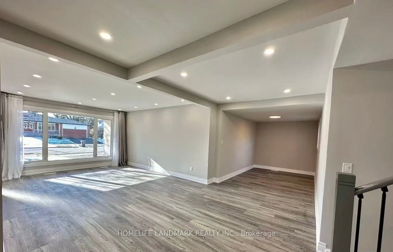 2421 Speyside Drive Property Photo 2