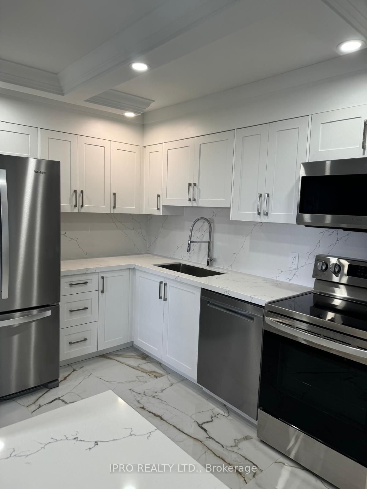 1580 Mississauga Valley Boulevard 1110 Property Photo 1