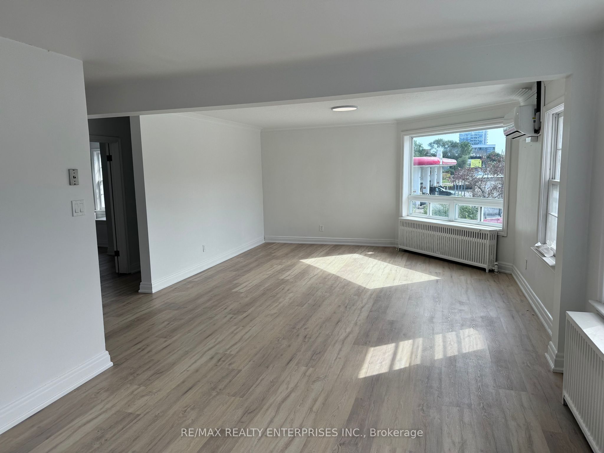 1187 Hurontario Street Property Photo 7