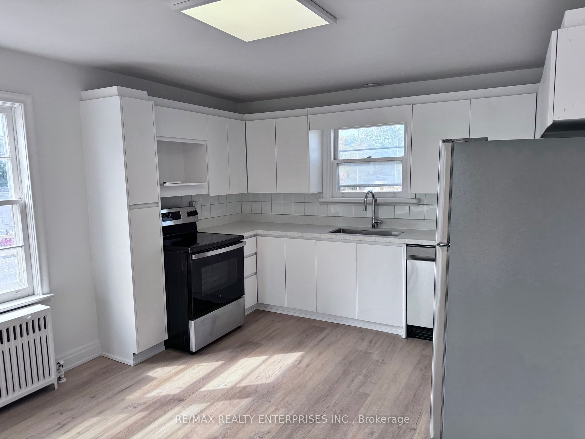 1187 Hurontario Street Property Photo 9