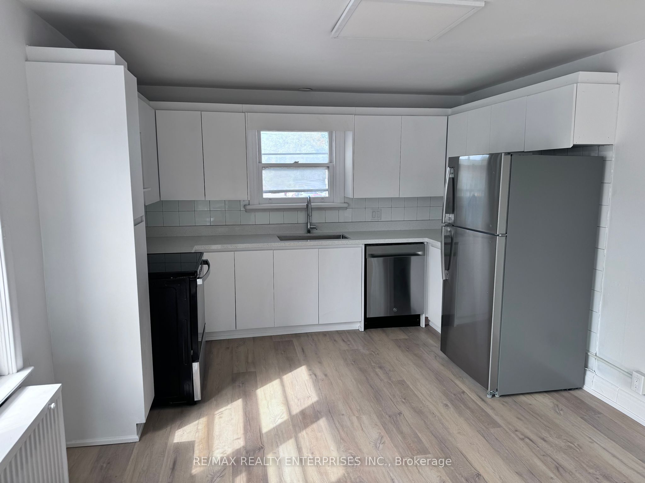 1187 Hurontario Street Property Photo 10