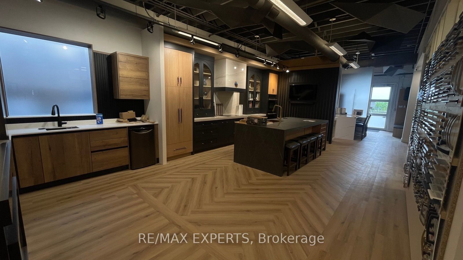 82 Industry Street Property Photo 11