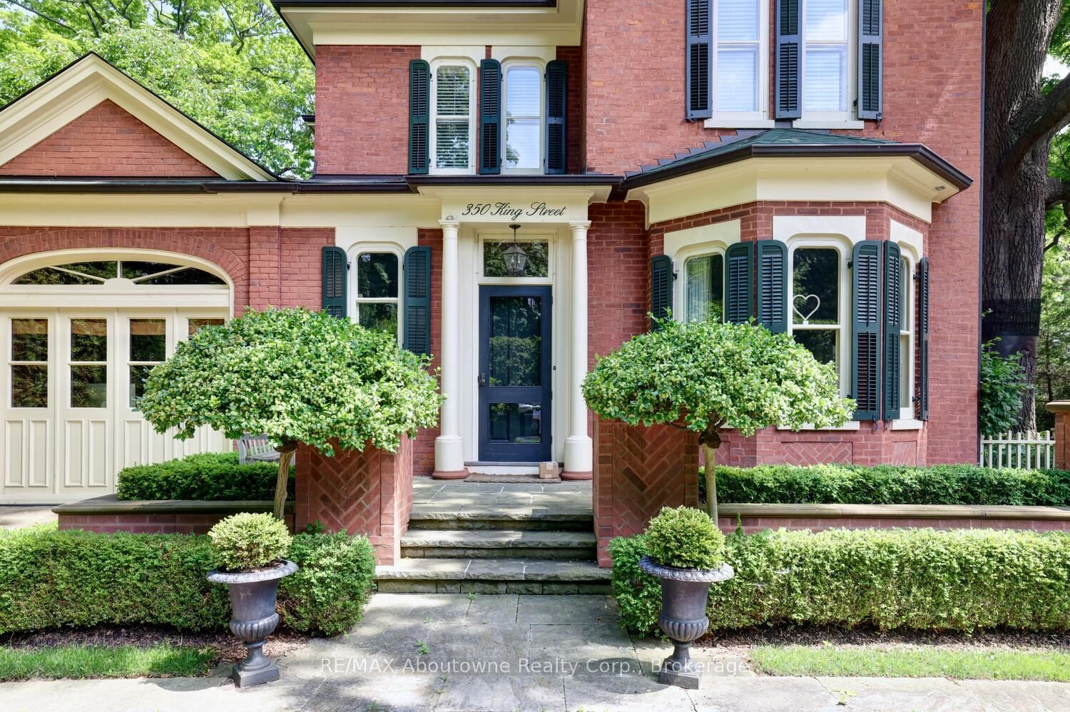 350 King Street Property Photo 4