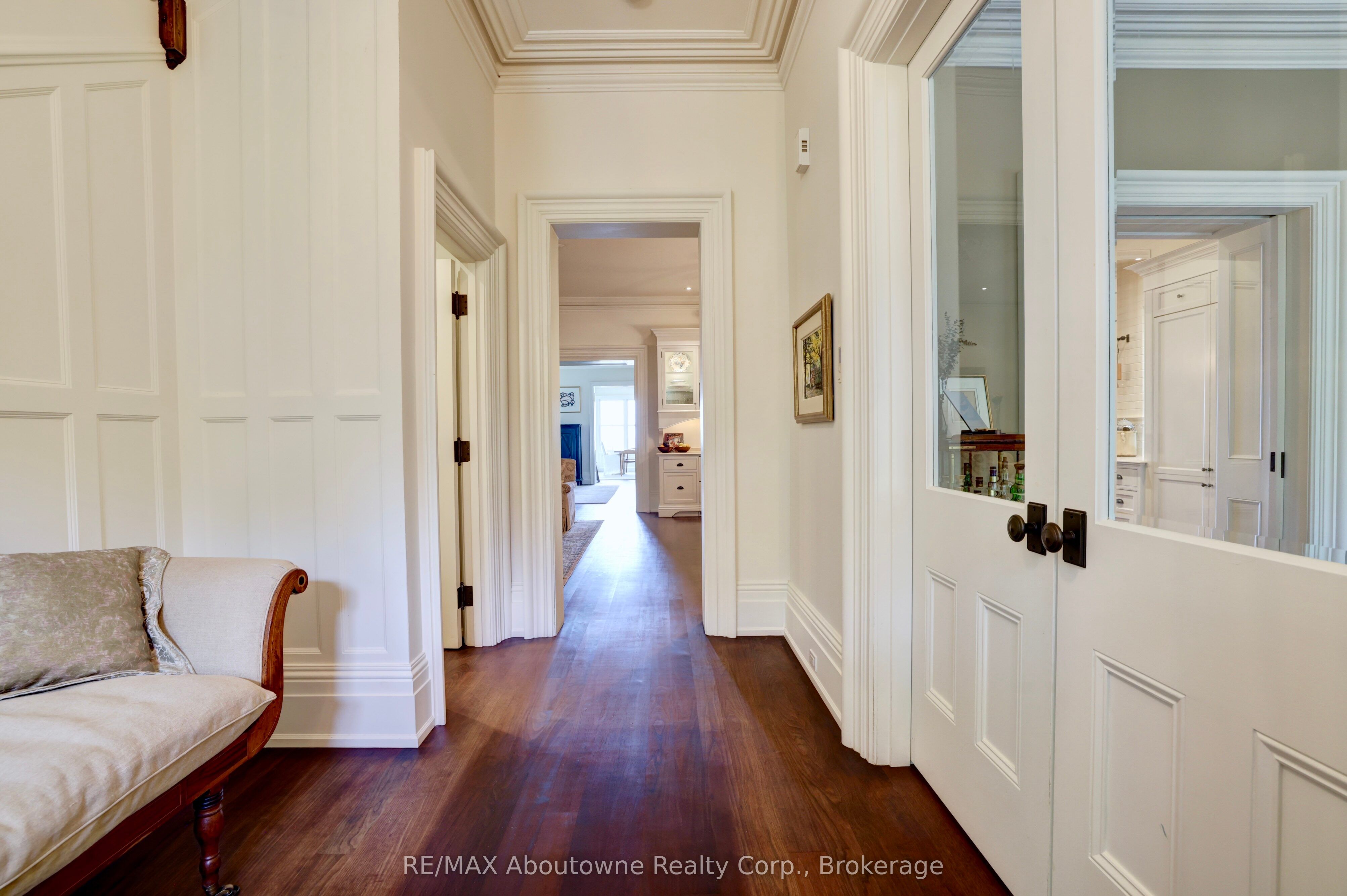 350 King Street Property Photo 5