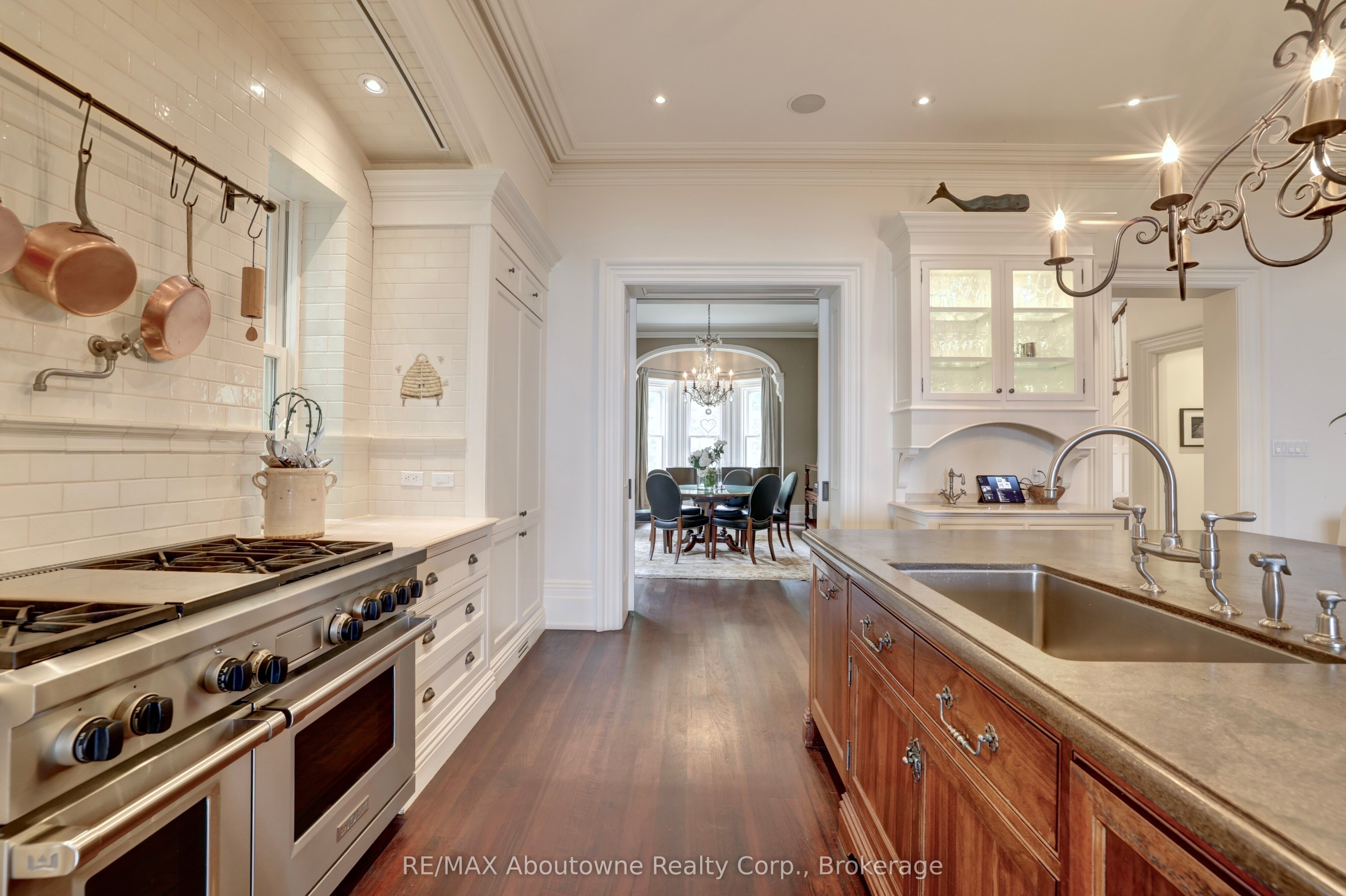 350 King Street Property Photo 7