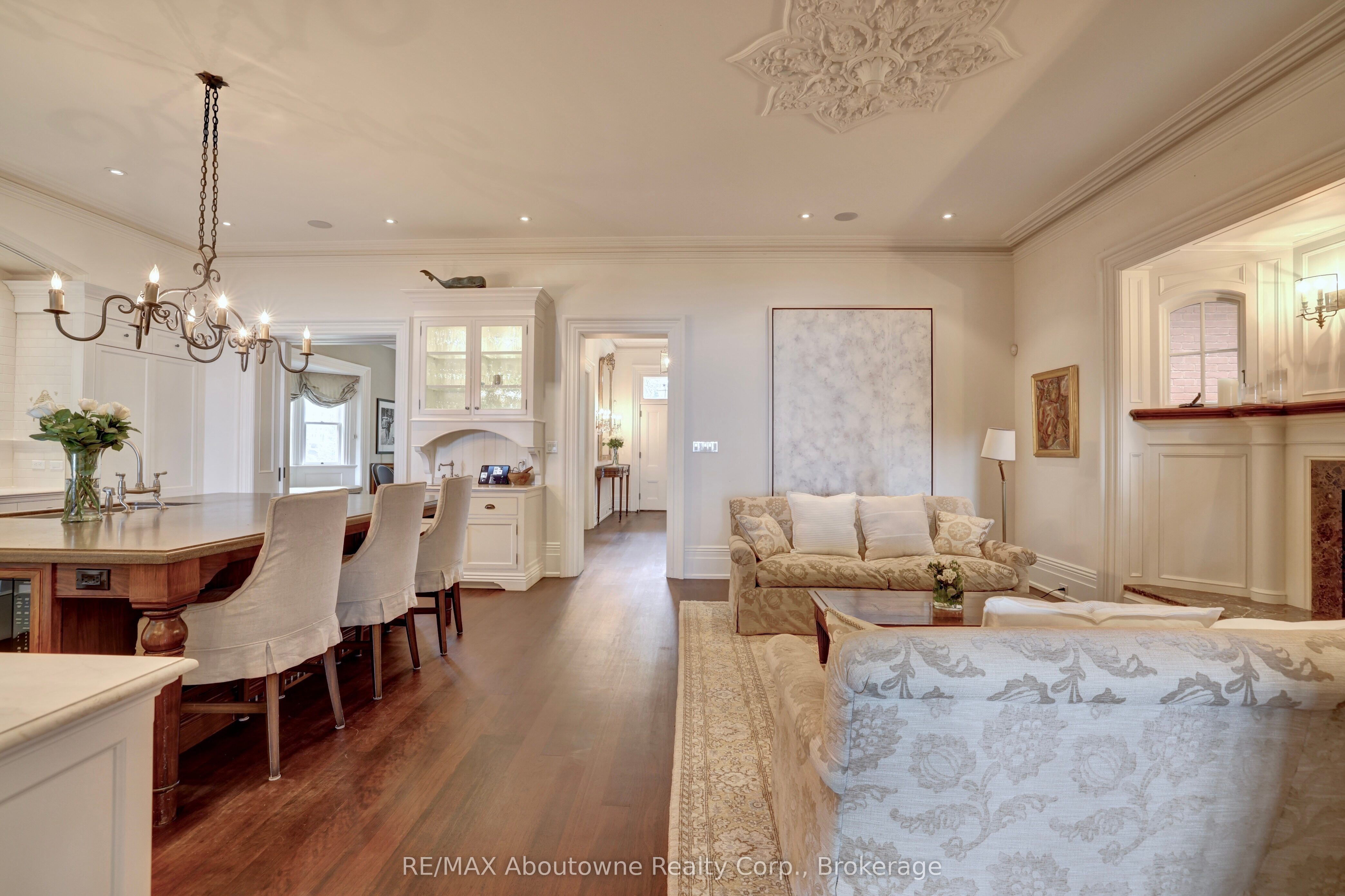 350 King Street Property Photo 11