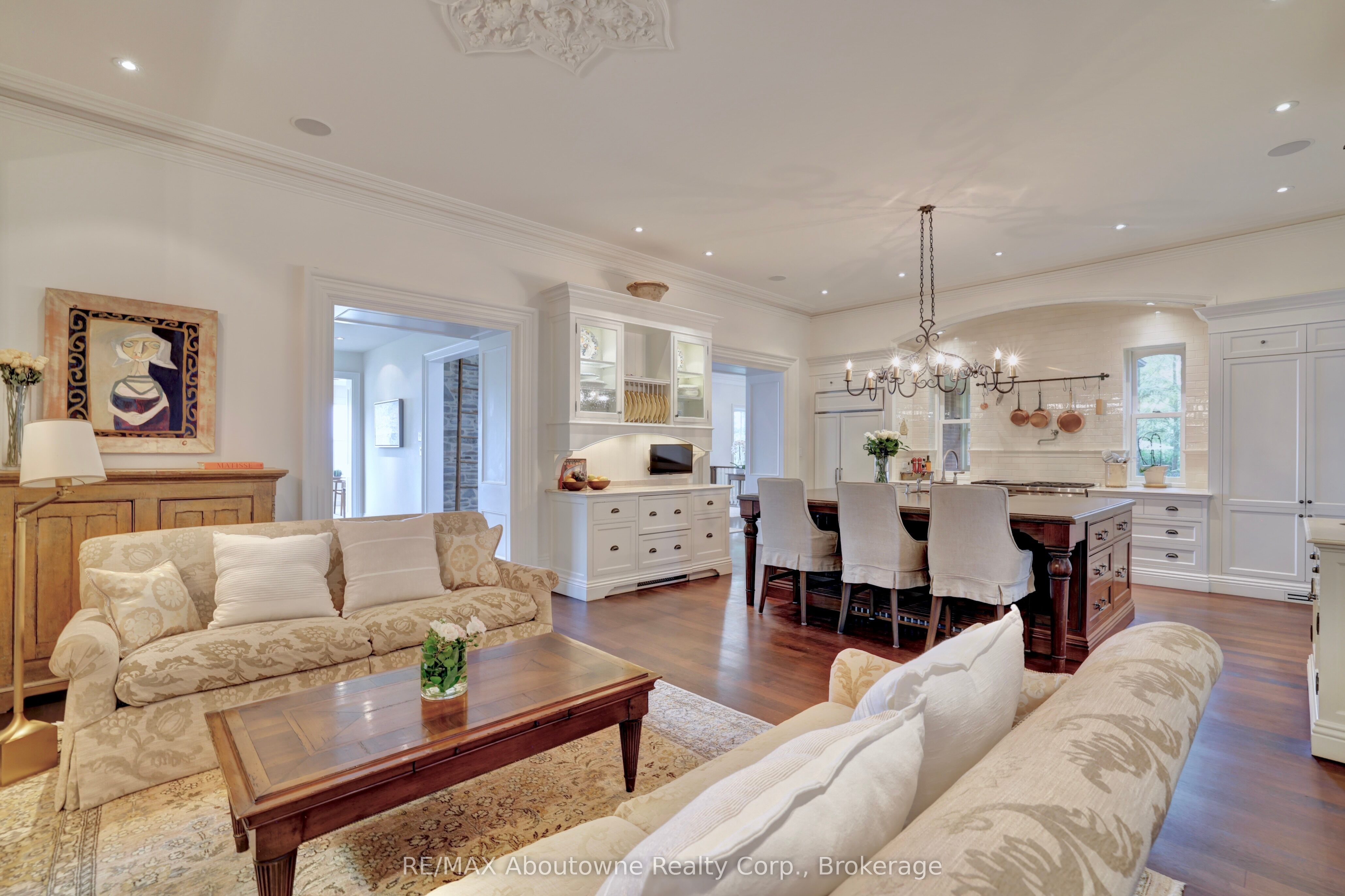 350 King Street Property Photo 13