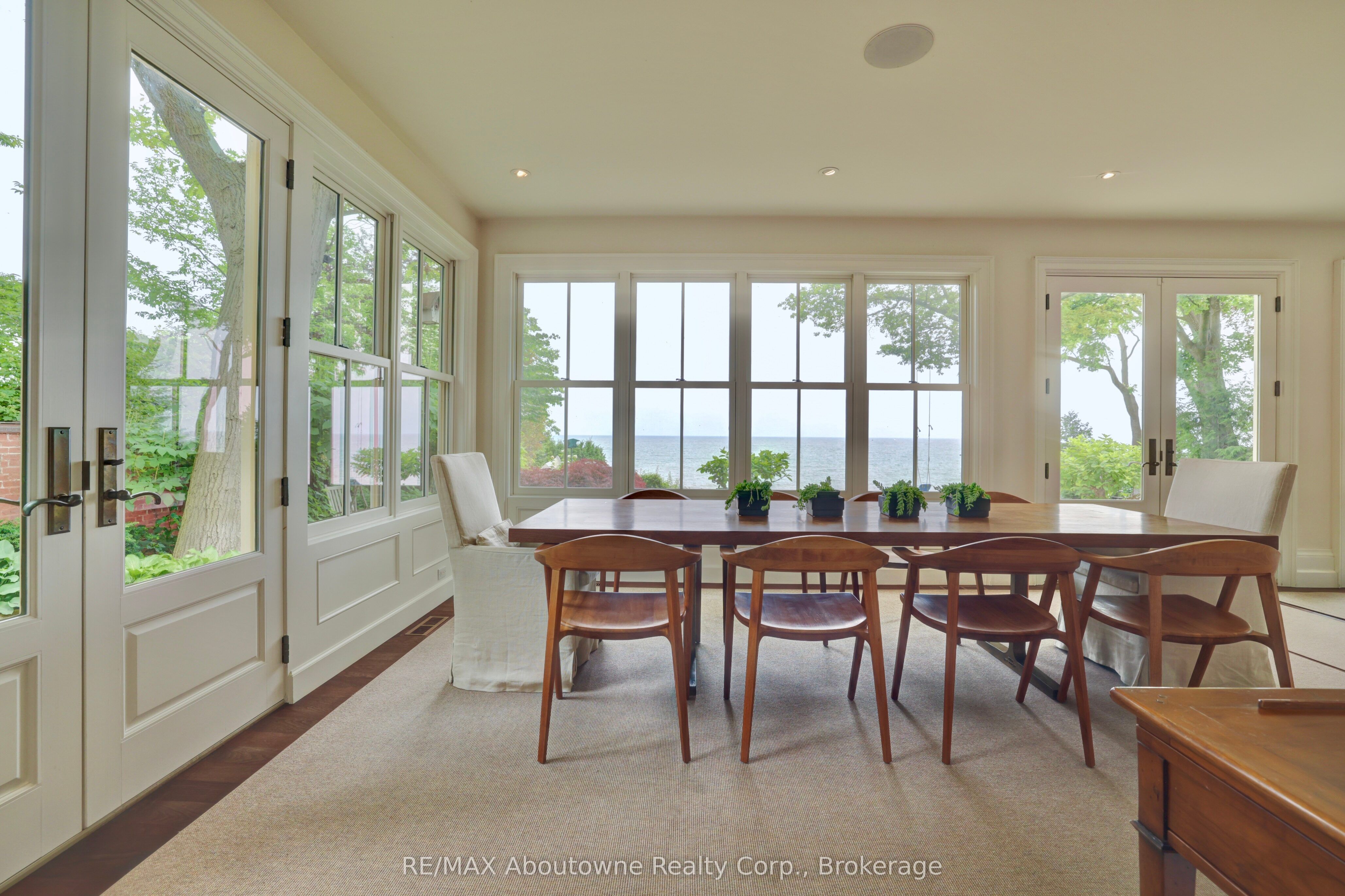 350 King Street Property Photo 14