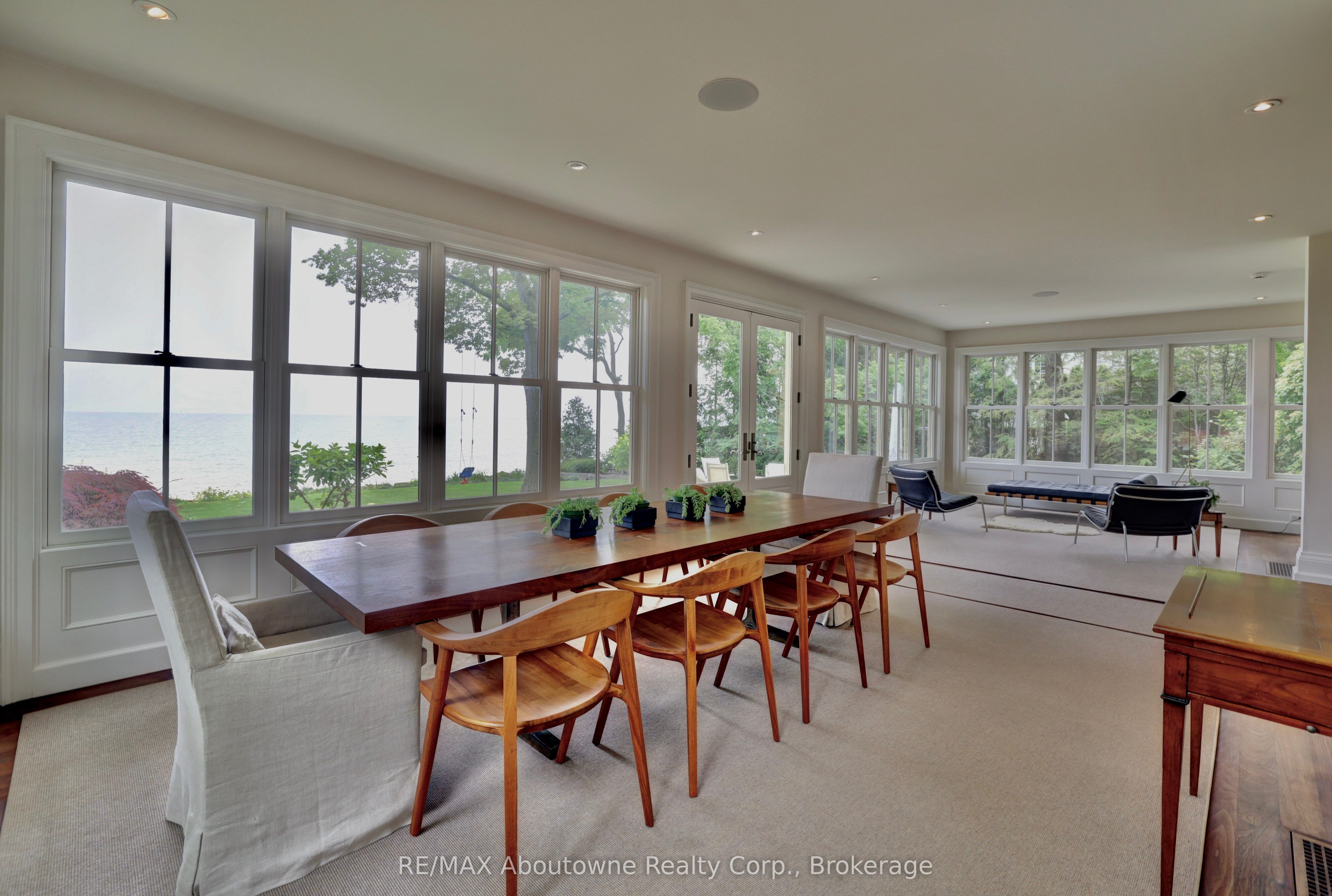 350 King Street Property Photo 15