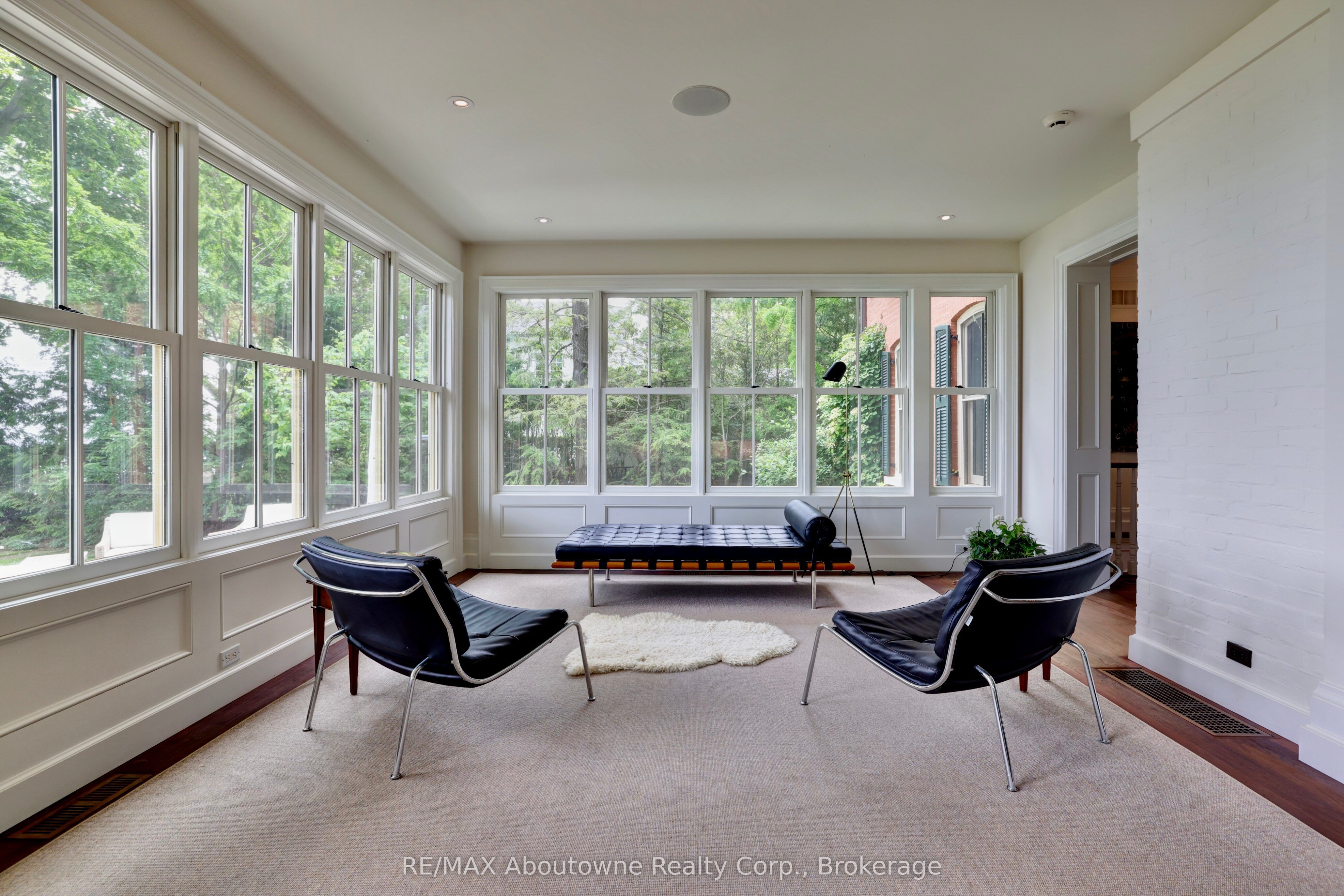 350 King Street Property Photo 16