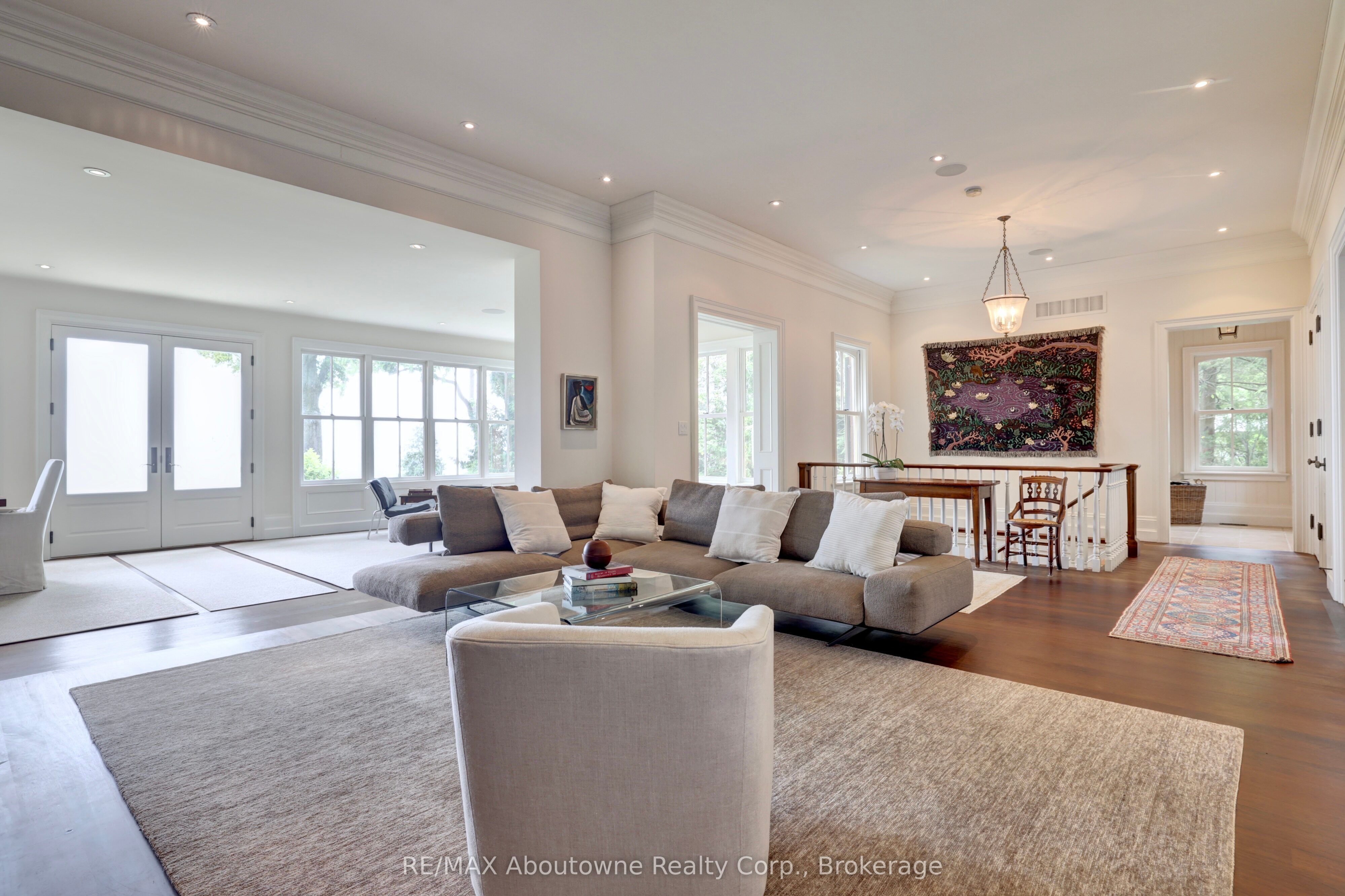 350 King Street Property Photo 18