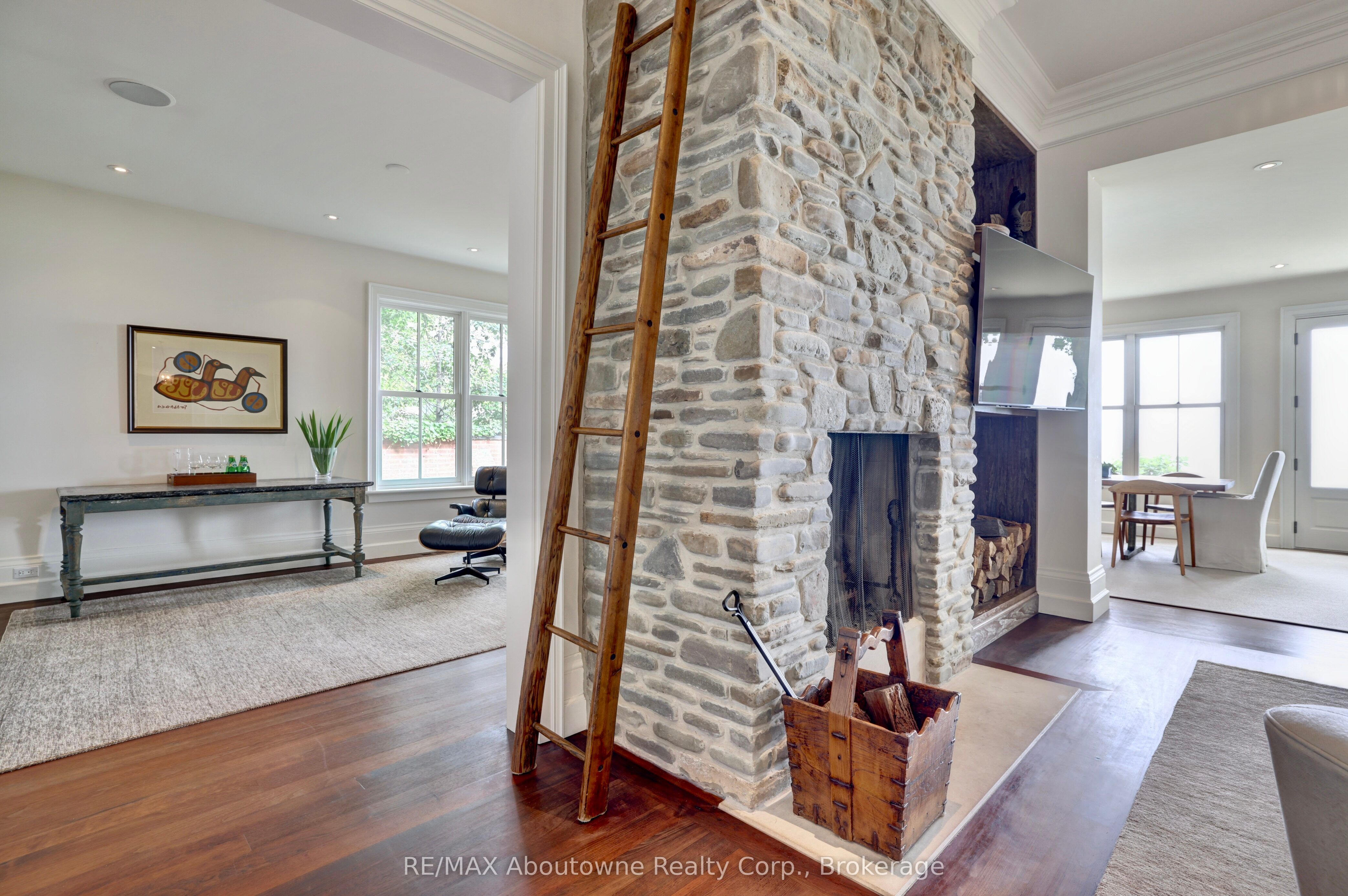 350 King Street Property Photo 20