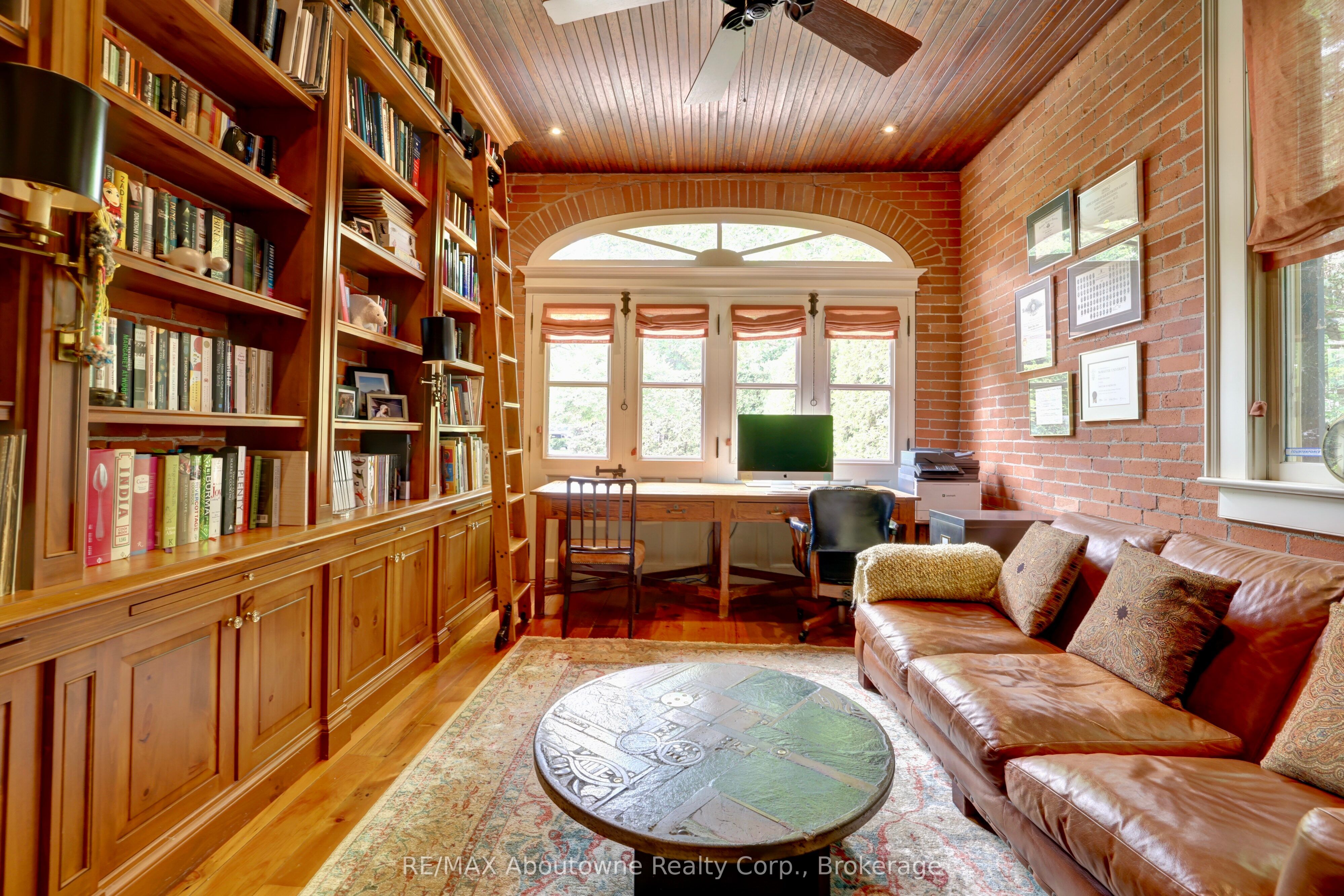 350 King Street Property Photo 21