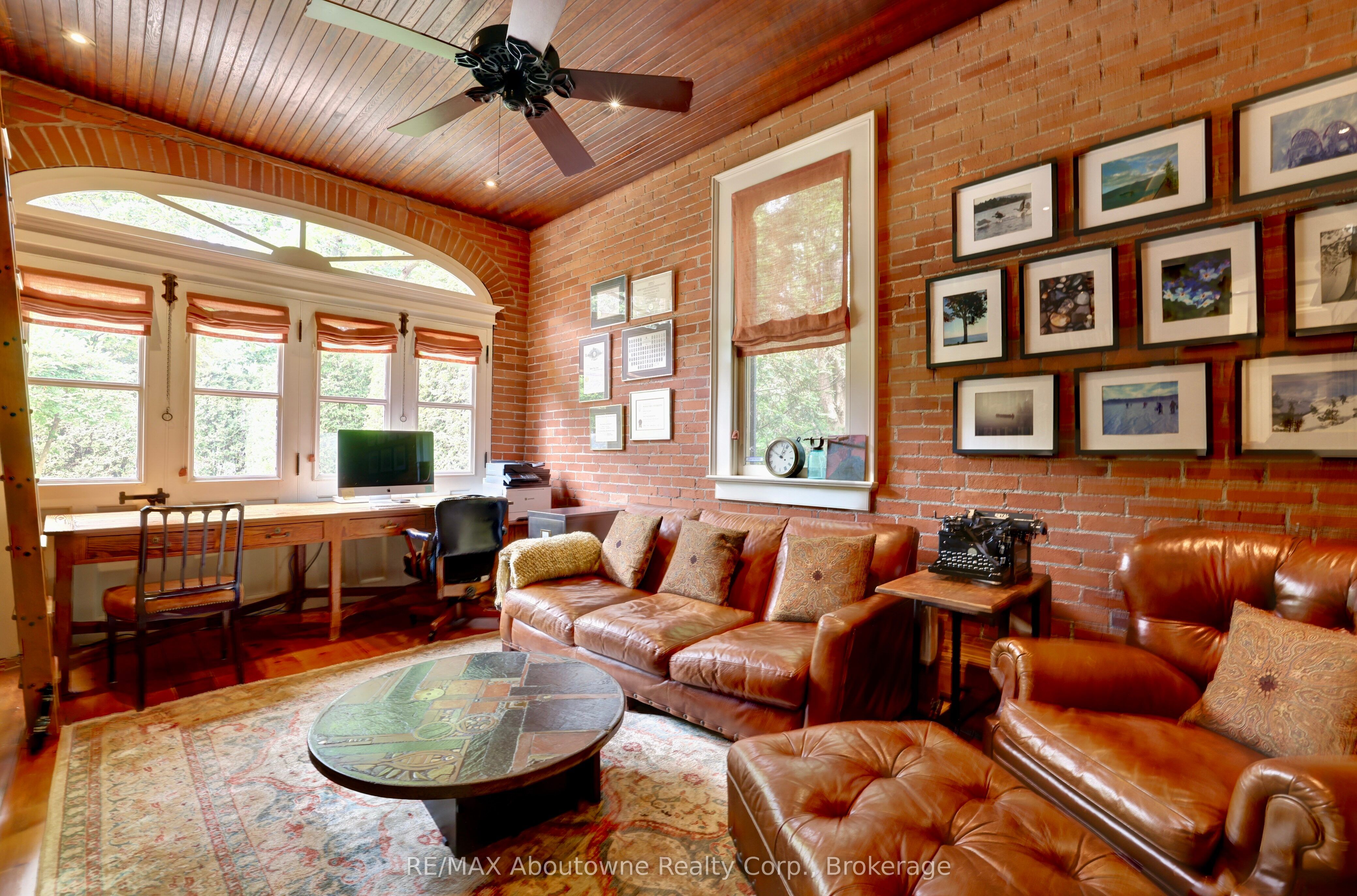 350 King Street Property Photo 22