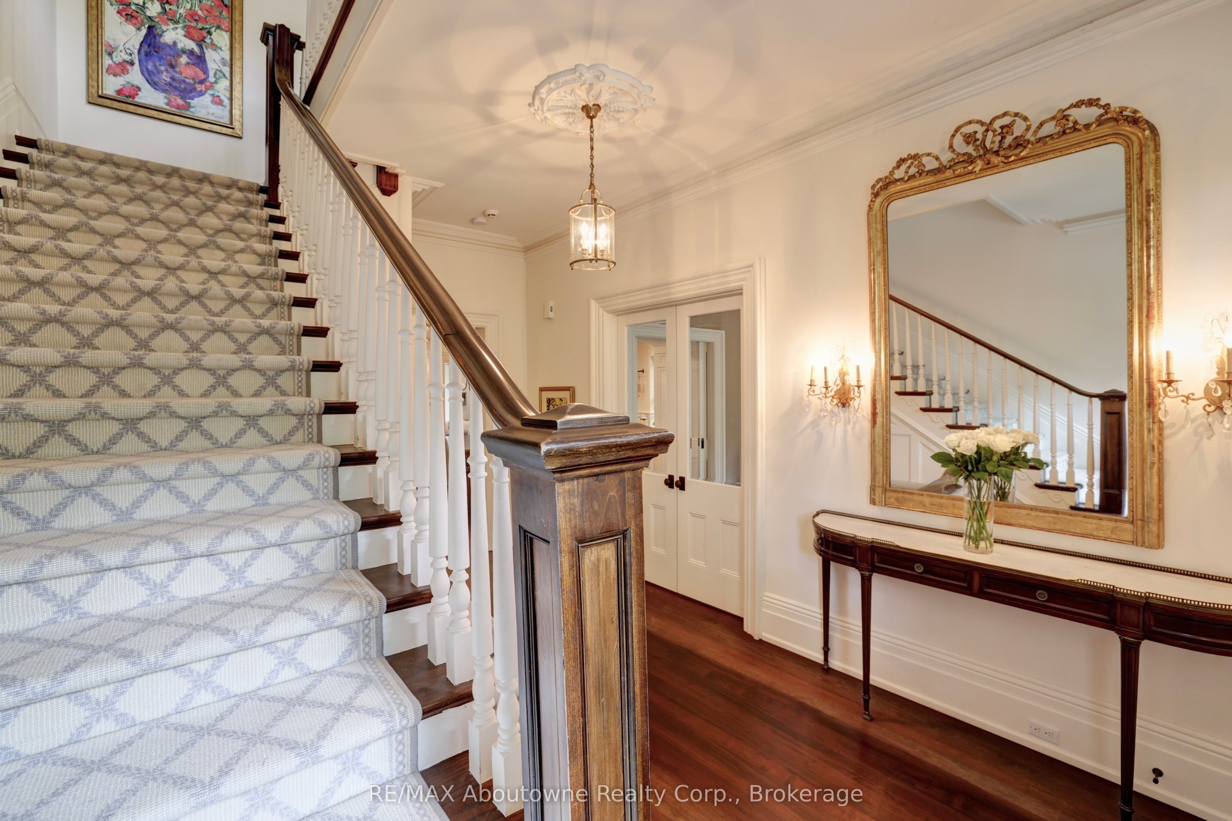 350 King Street Property Photo 23