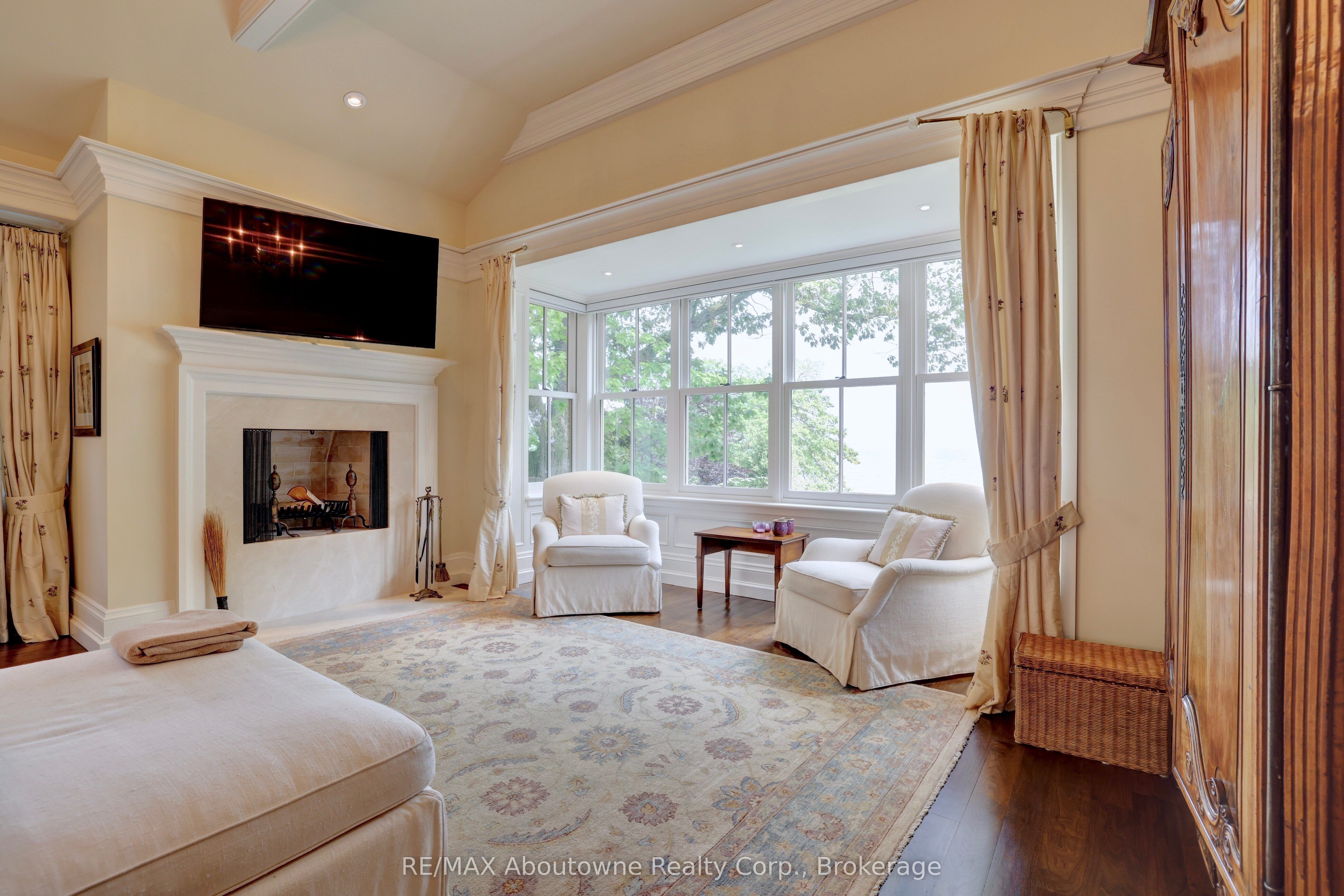 350 King Street Property Photo 26