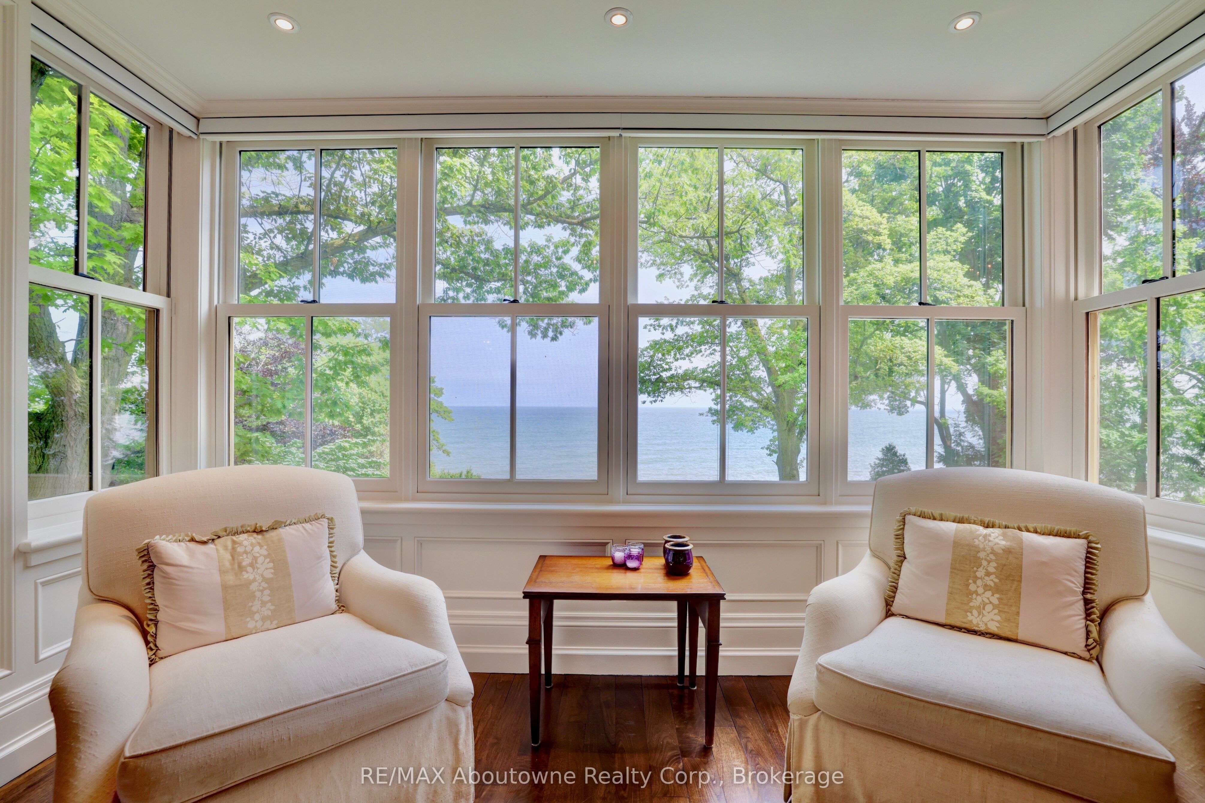 350 King Street Property Photo 27