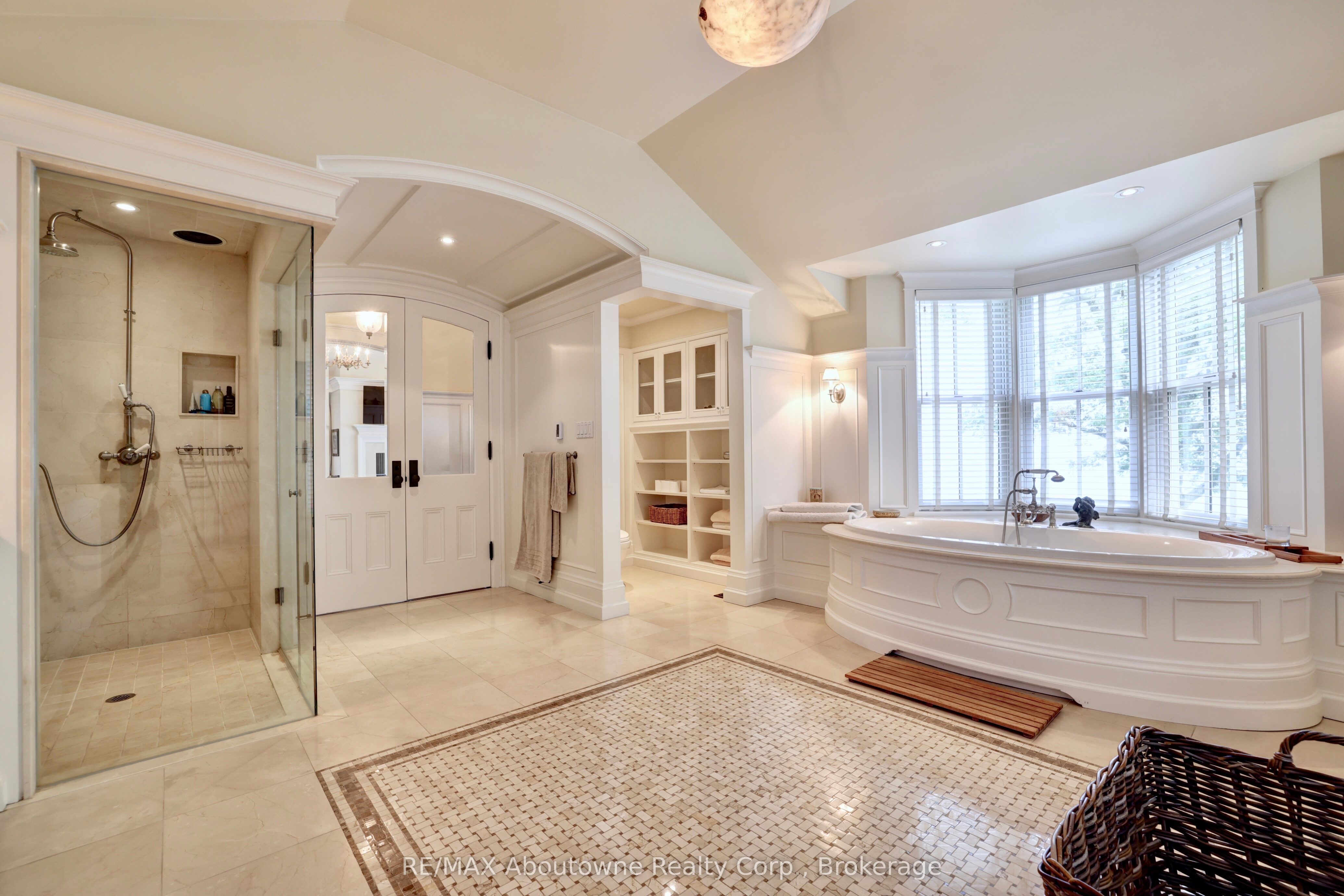 350 King Street Property Photo 28