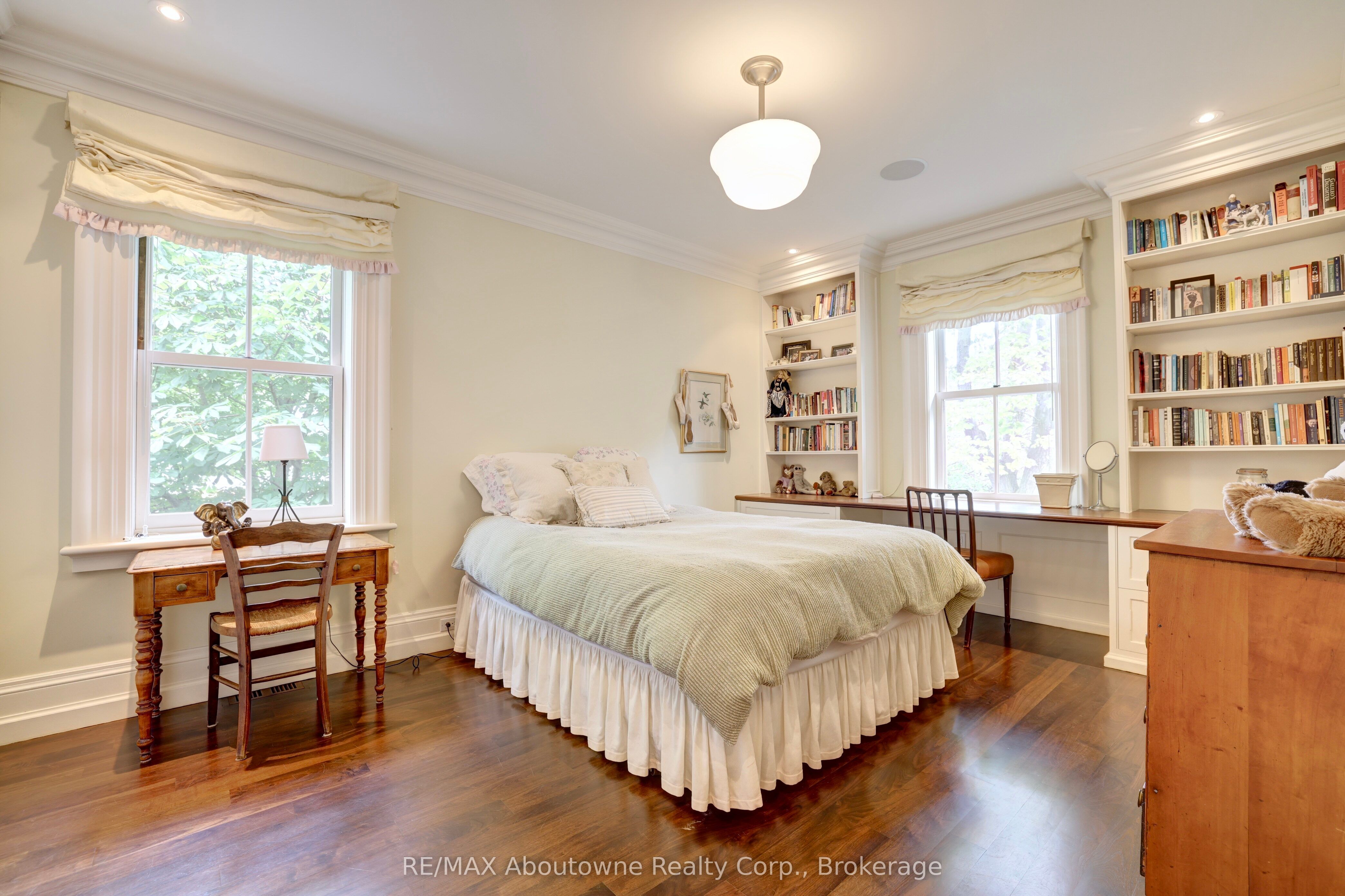 350 King Street Property Photo 30