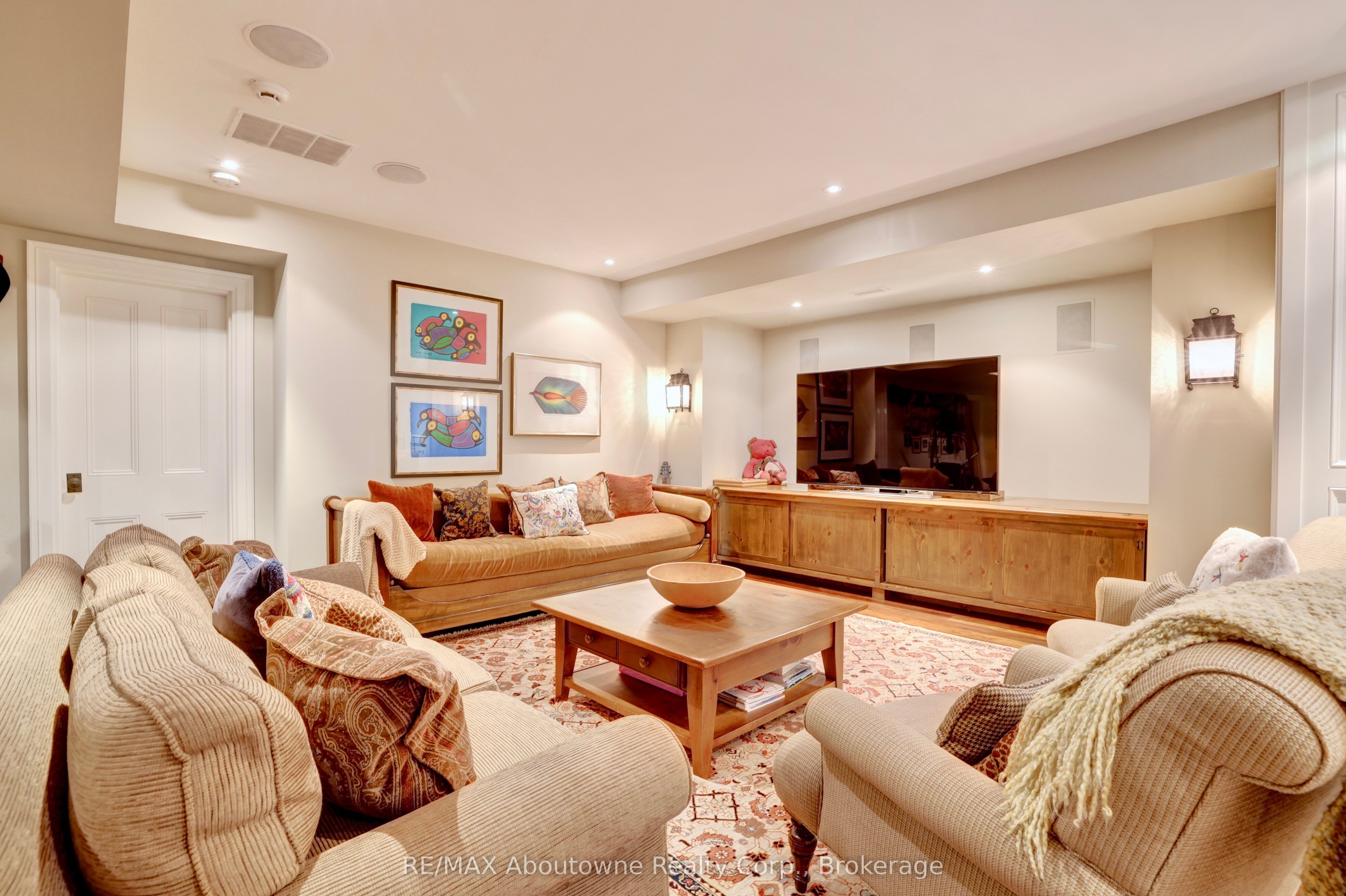 350 King Street Property Photo 34