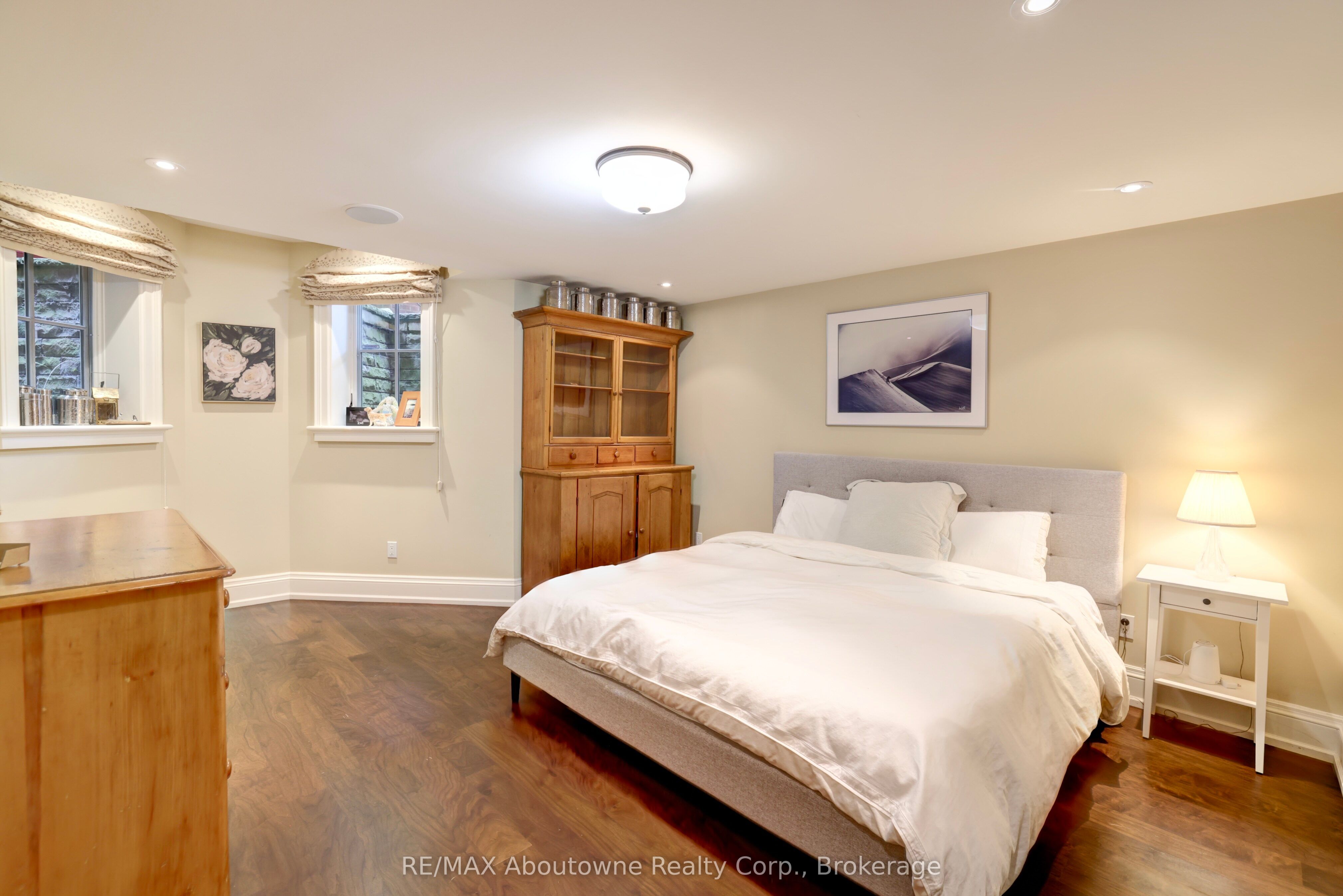 350 King Street Property Photo 39