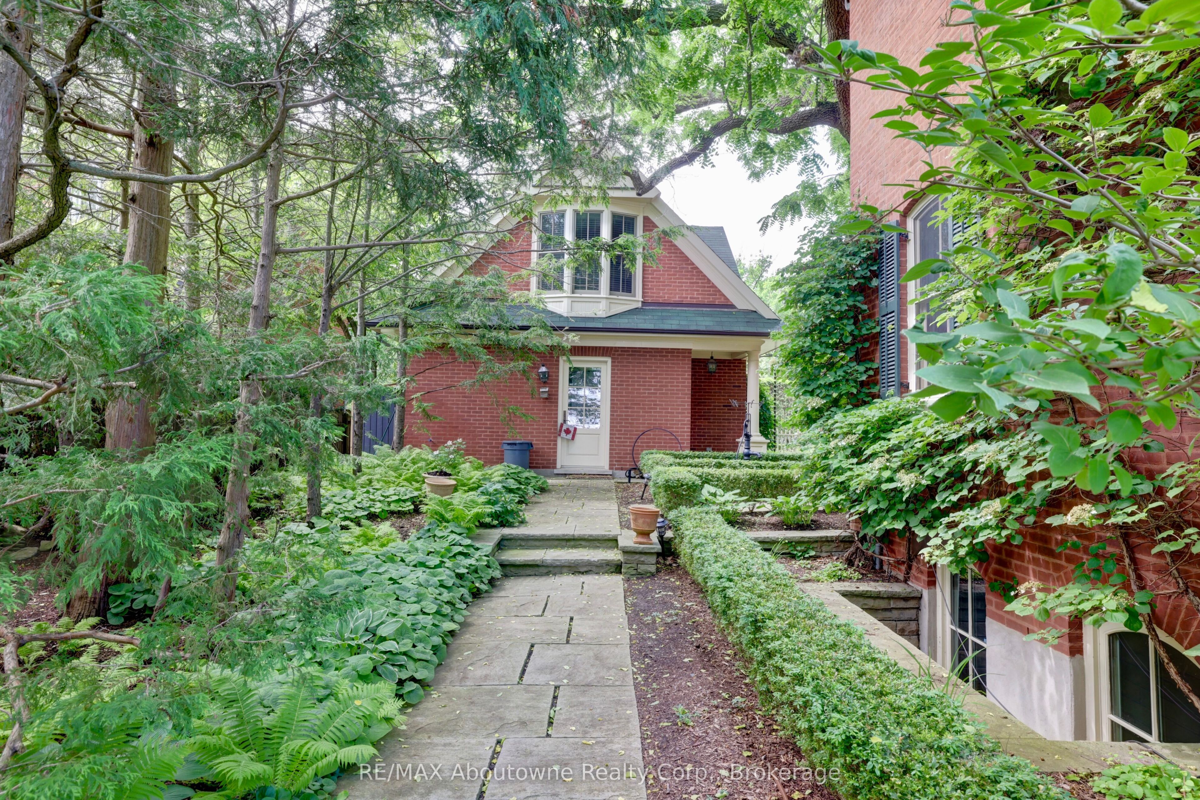 350 King Street Property Photo 40